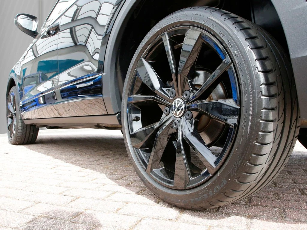 Volkswagen T-Roc 1.5 TSI DSG R-Line Black Style 19" BEATS Pano Navi+VC ACC LED RFK+PDC SHZ