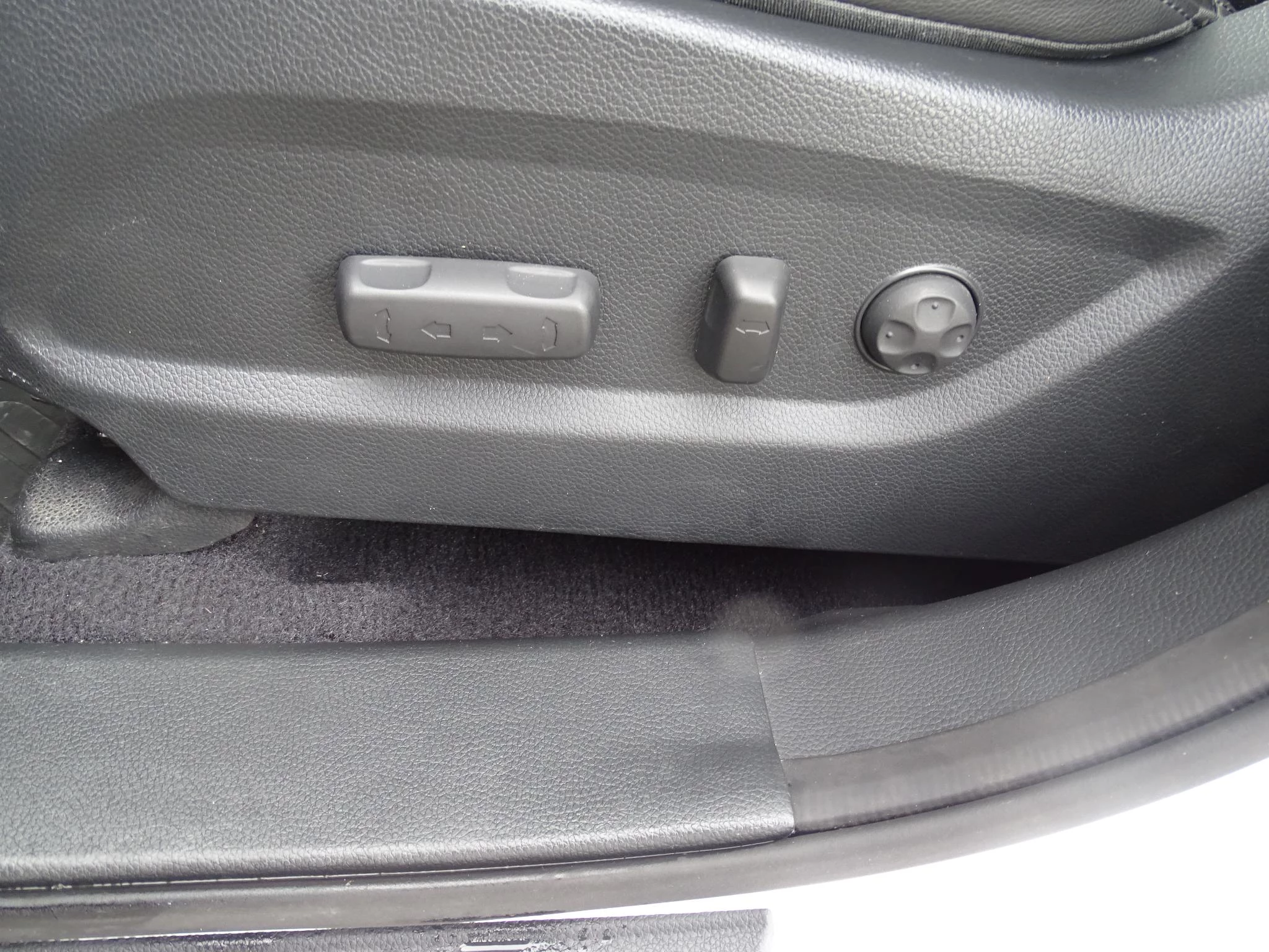 Hyundai-Santa Fe-image-26