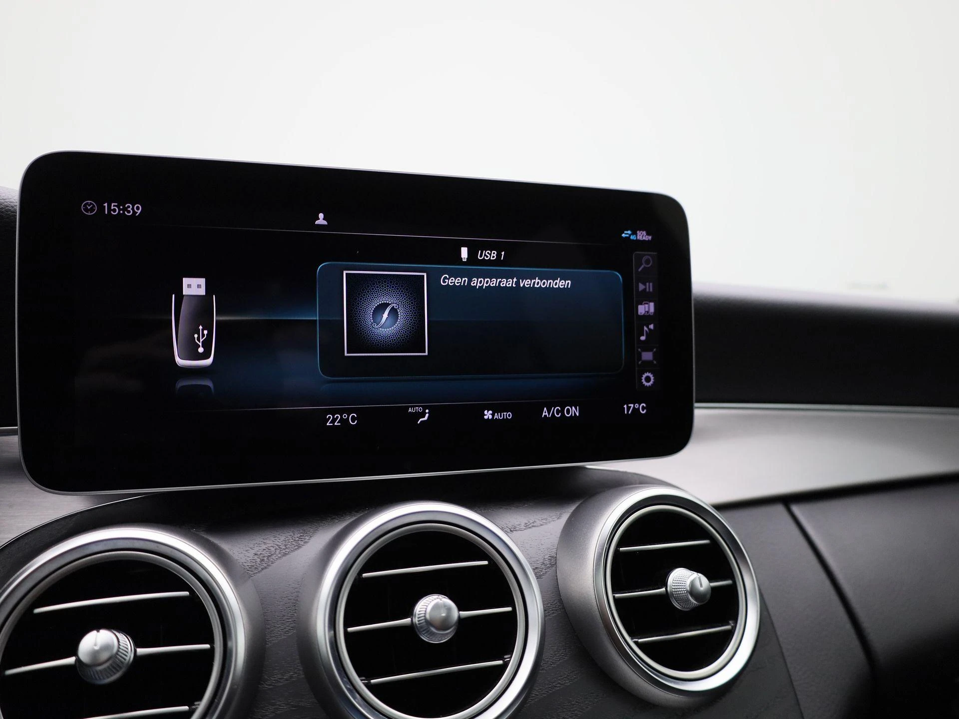 Mercedes-Benz-C-Klasse-image-13
