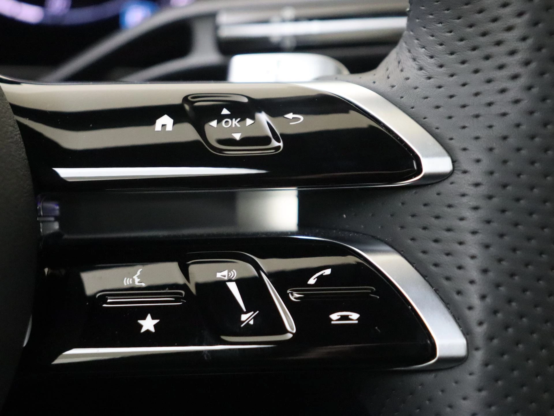 Mercedes-Benz-GLC-image-12