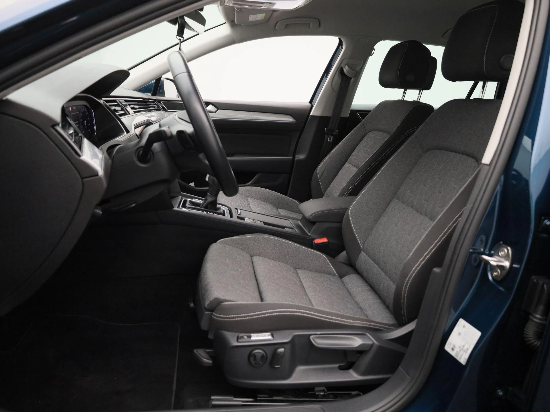 Volkswagen-Passat-image-10