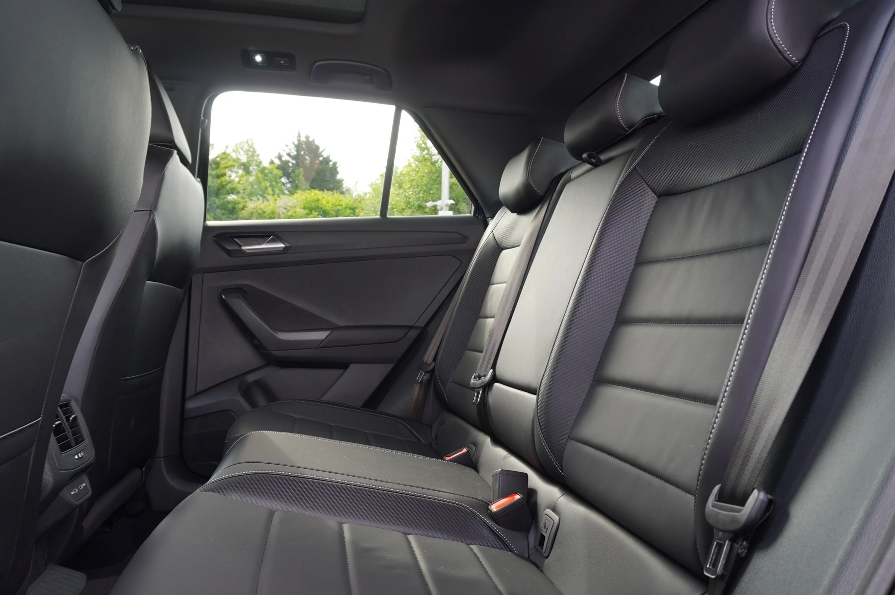 Volkswagen-T-Roc-image-10