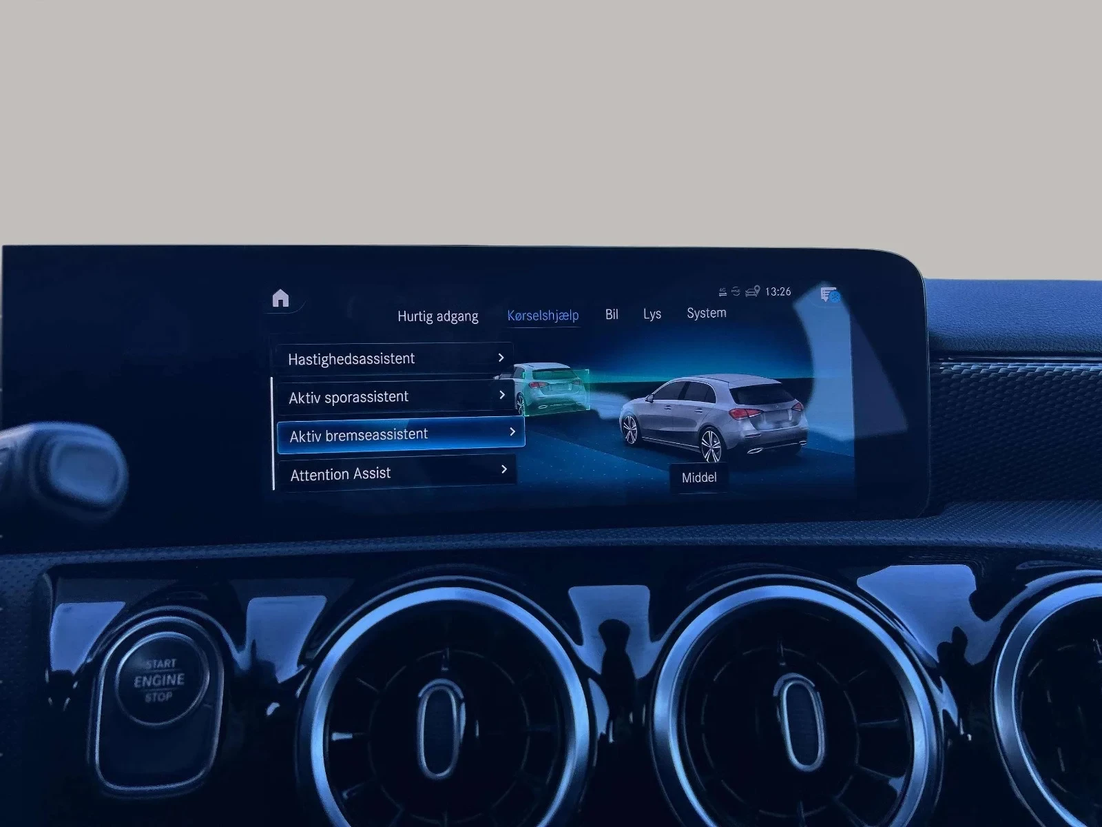 Mercedes-Benz-A-Klasse-image-20