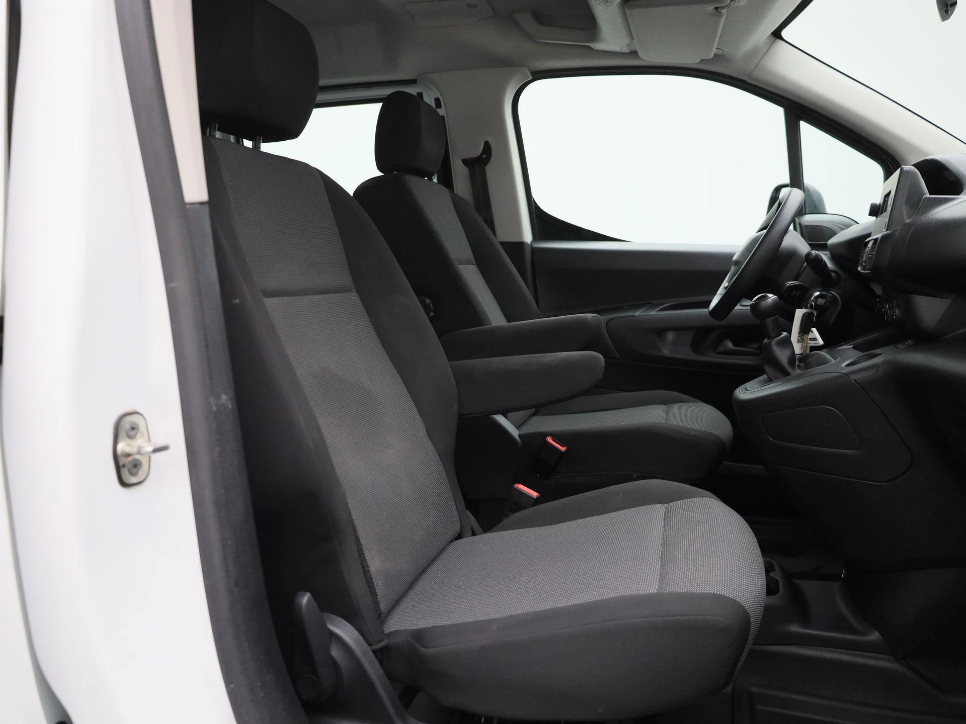 Peugeot-Partner-image-28