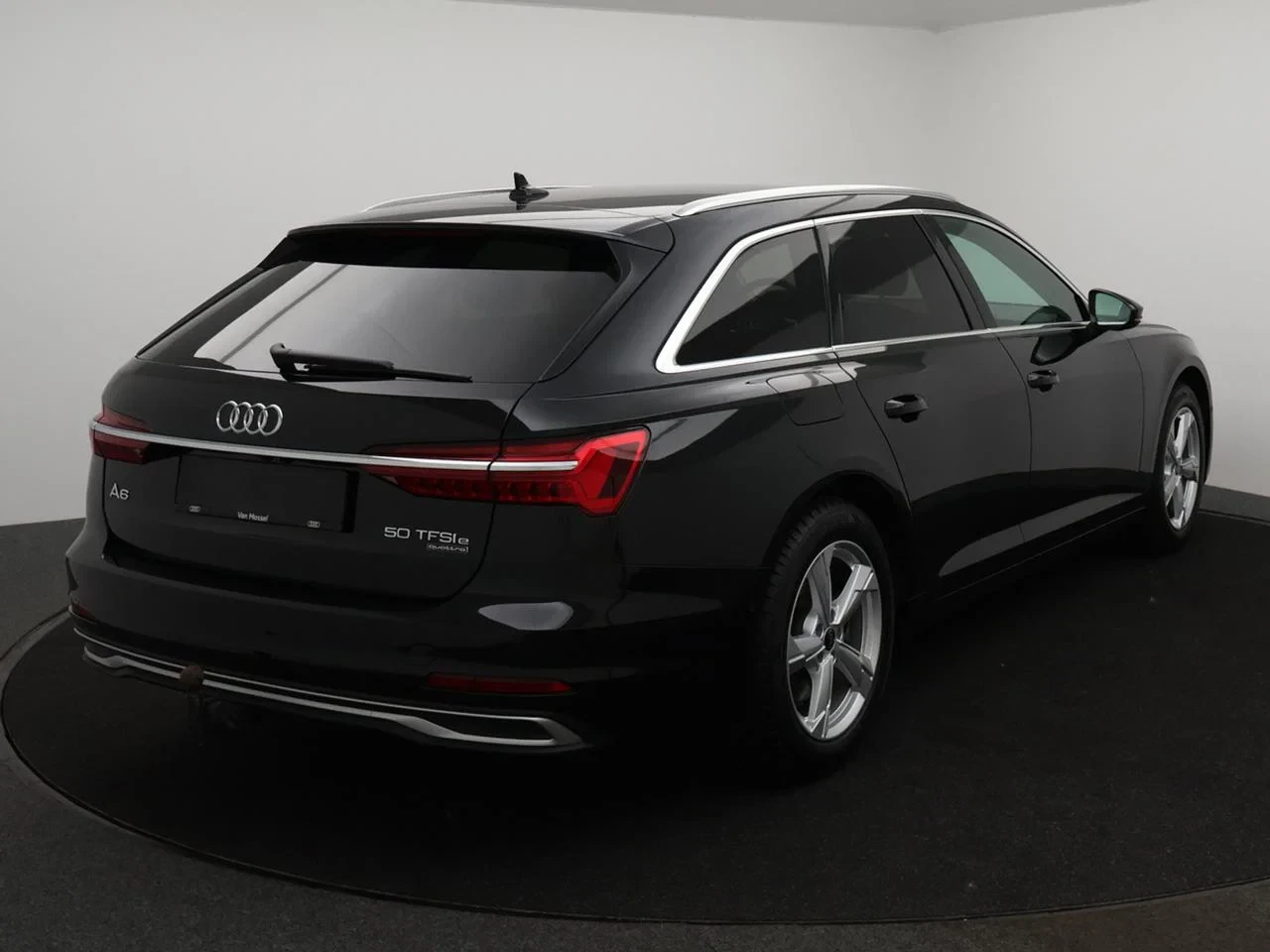 Audi A6 Avant PHEV A6 Avant PHEV 50TFSIe *AUTOMAAT*TREKHAAK*LEDER*CAMERA*ACC*VIRTUAL COCKPIT*PDC*SFEERVERLICHTING*AIRCO*...*