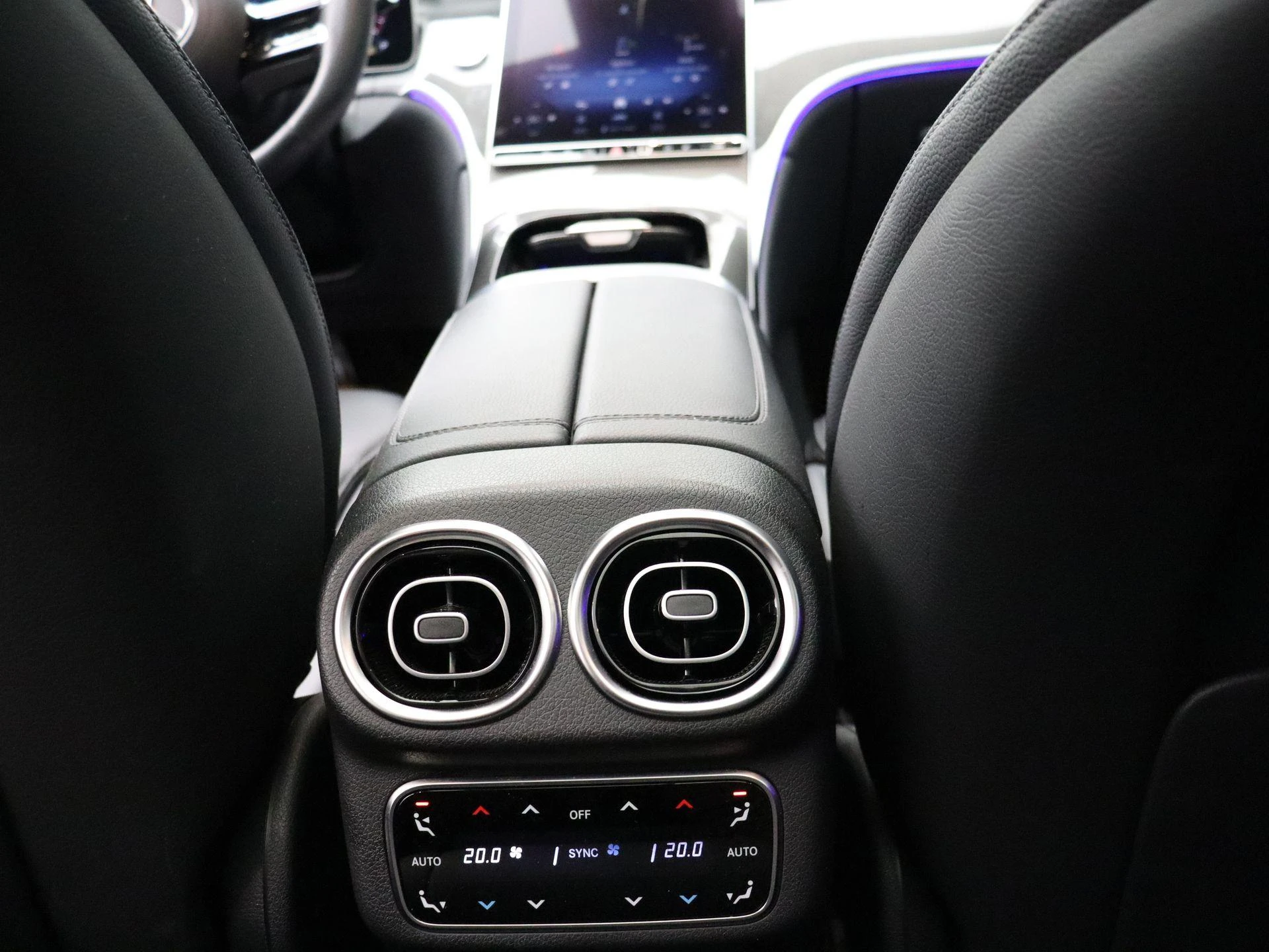 Mercedes-Benz-GLC-image-25