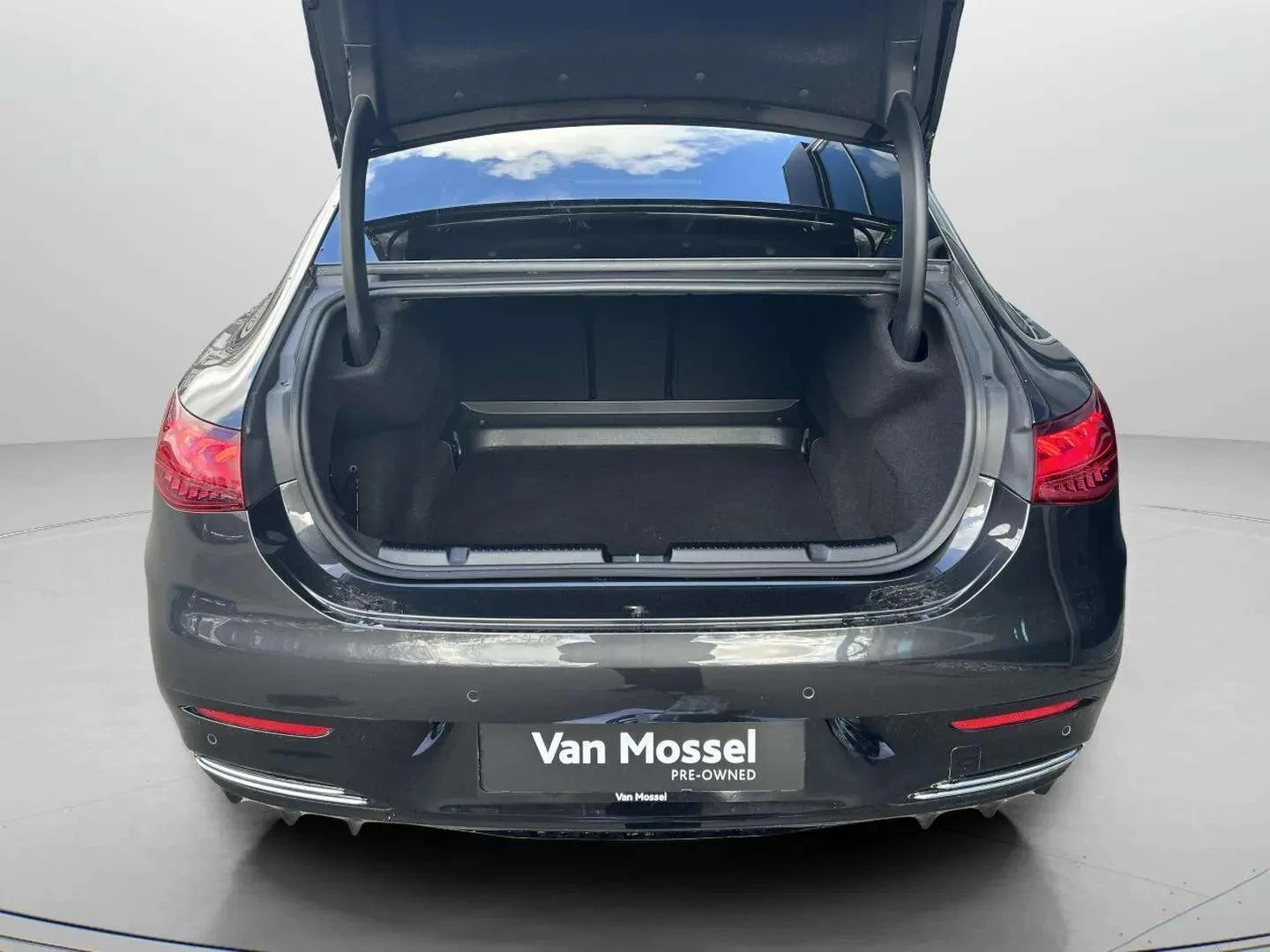 Mercedes-Benz-EQE-image-21