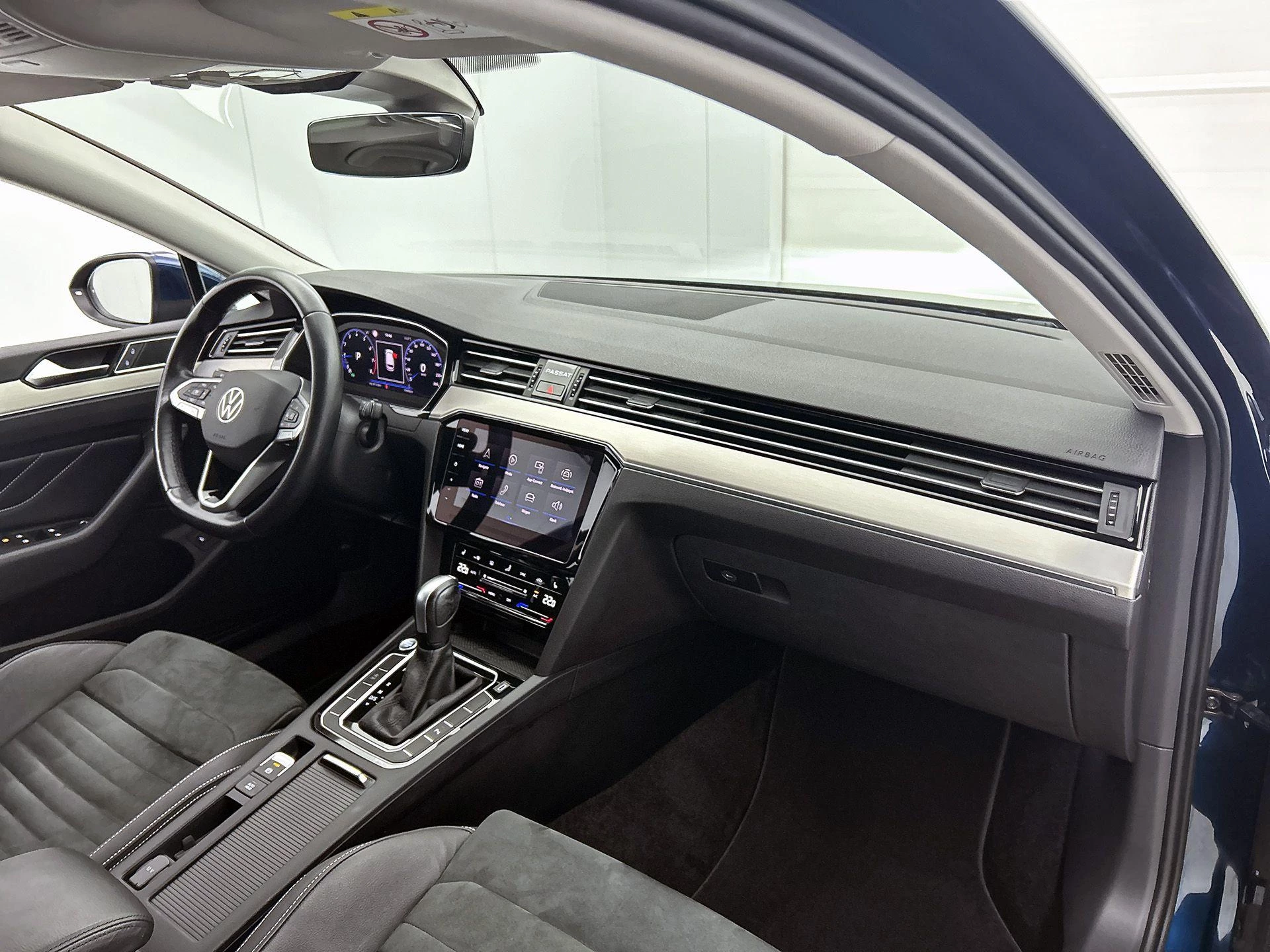 Volkswagen-Passat-image-19