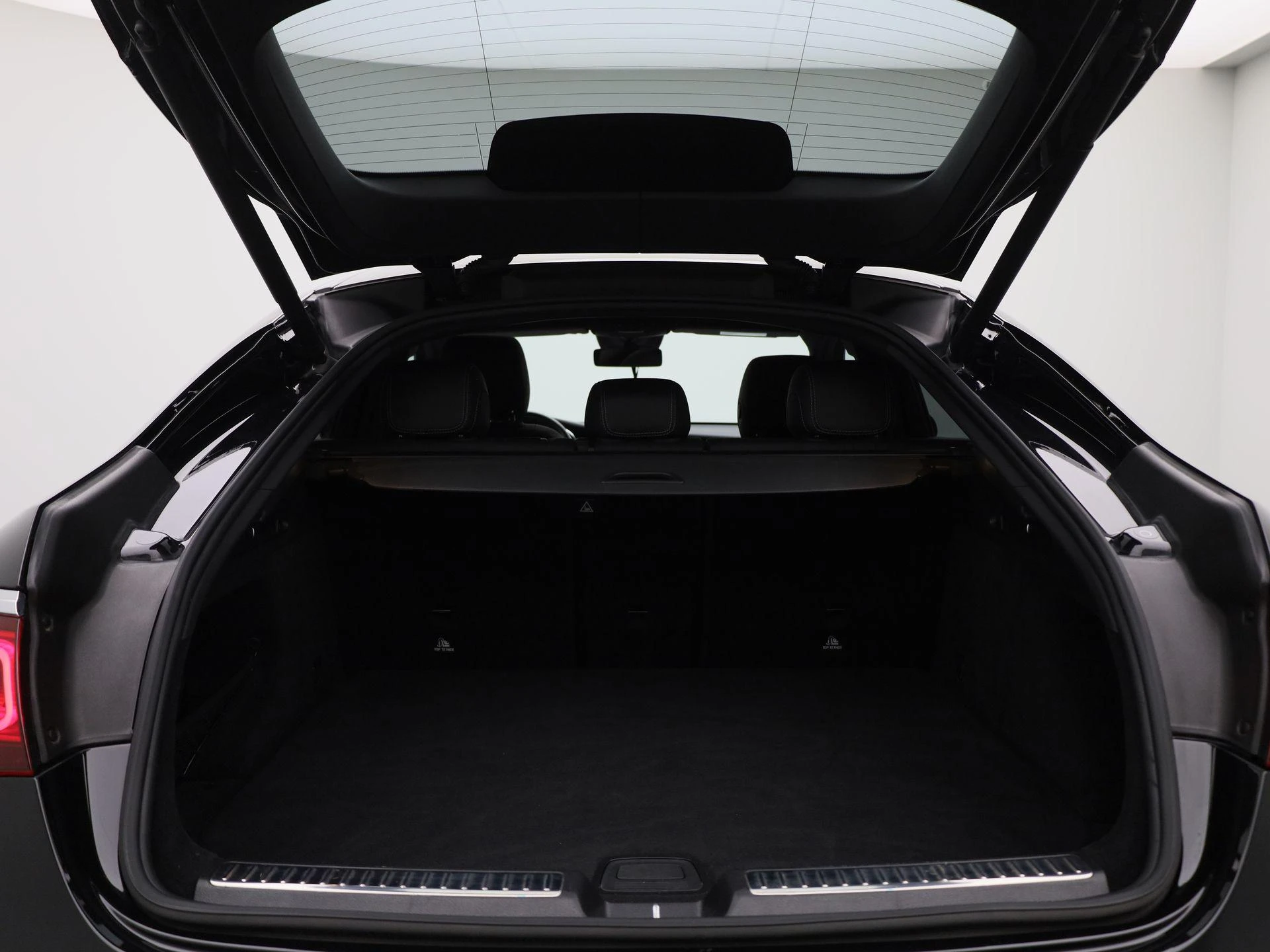 Mercedes-Benz-GLC-image-13