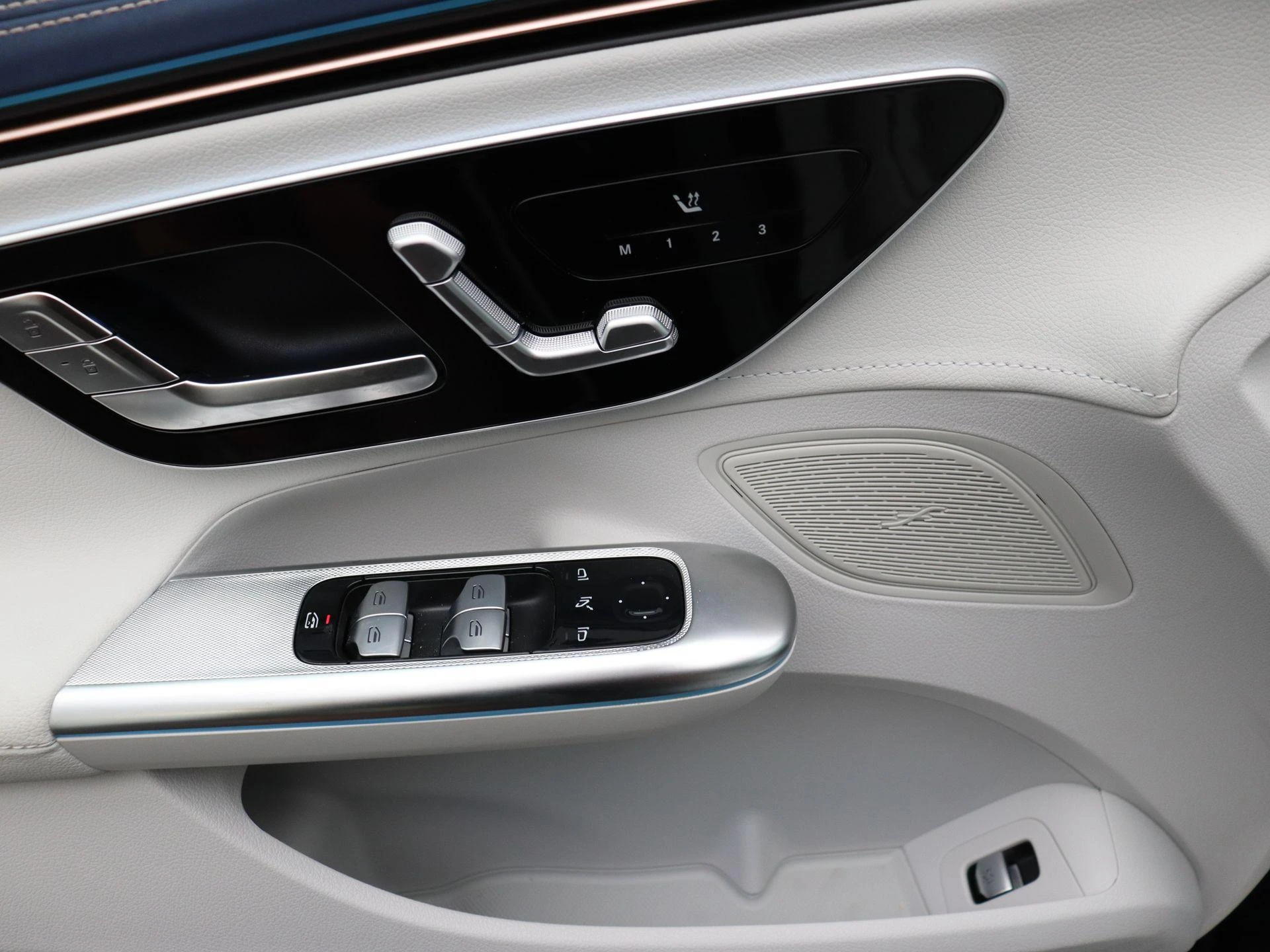 Mercedes-Benz EQE 300 Star Edition + DIGITAL LIGHT + AIRMATIC + PANO DAK + LEDER +