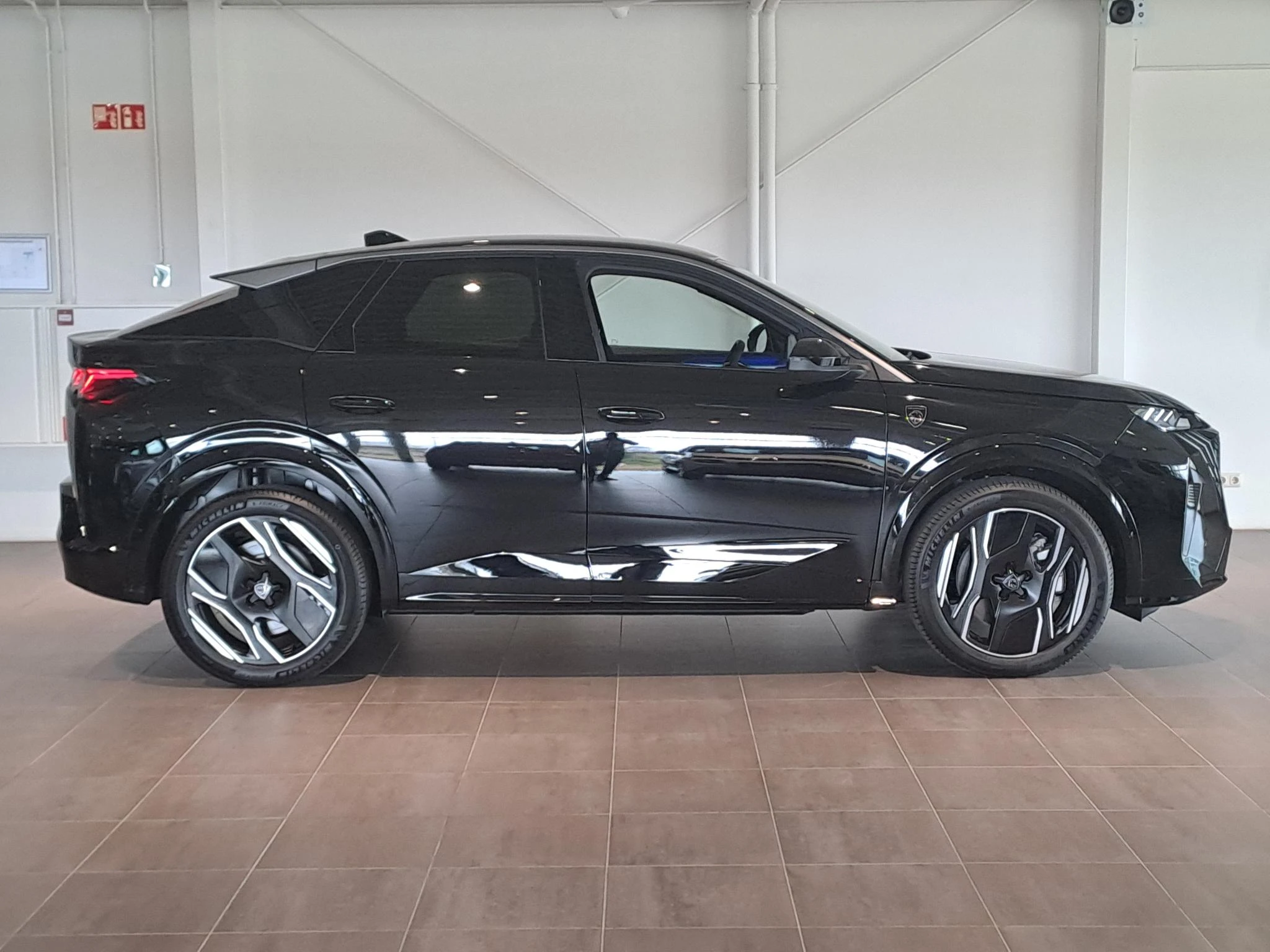 Peugeot-e-3008-image-4