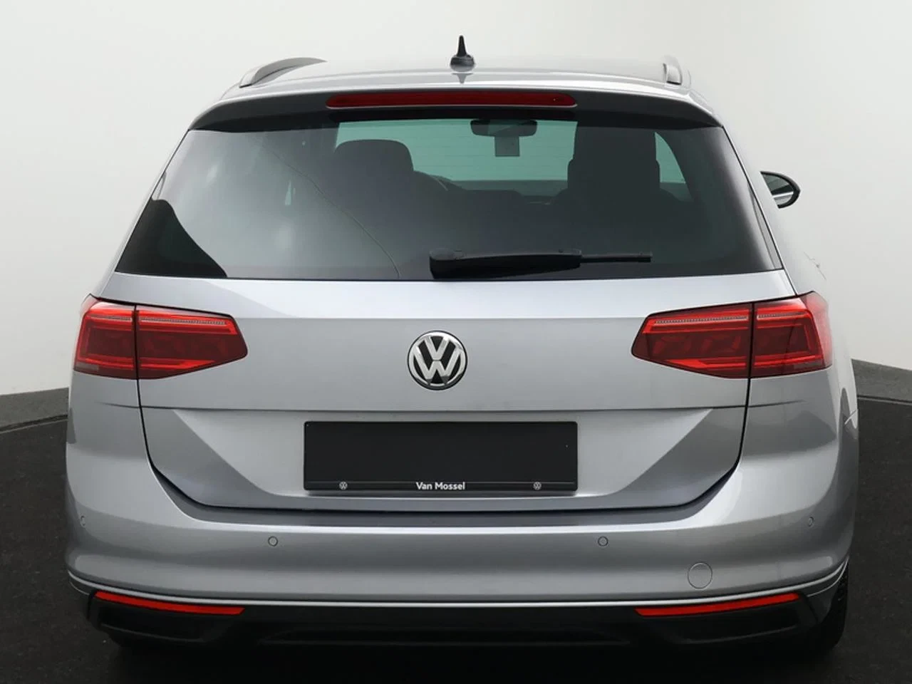 Volkswagen-Passat-image-11