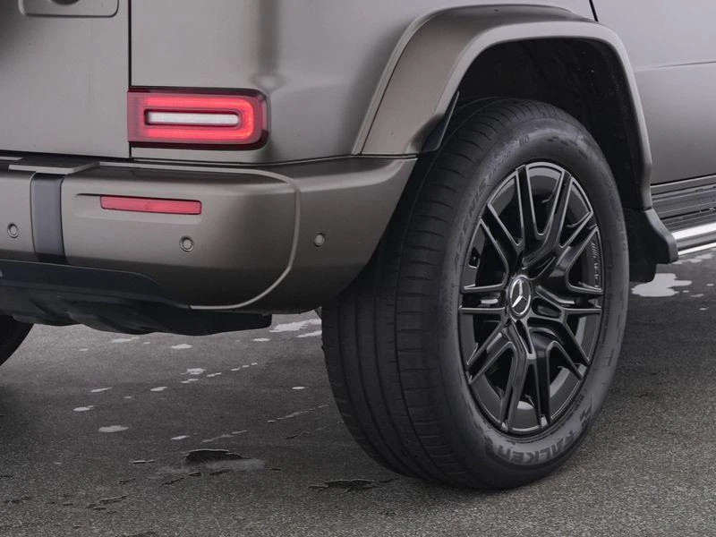 Mercedes-Benz-G-Klasse-image-8