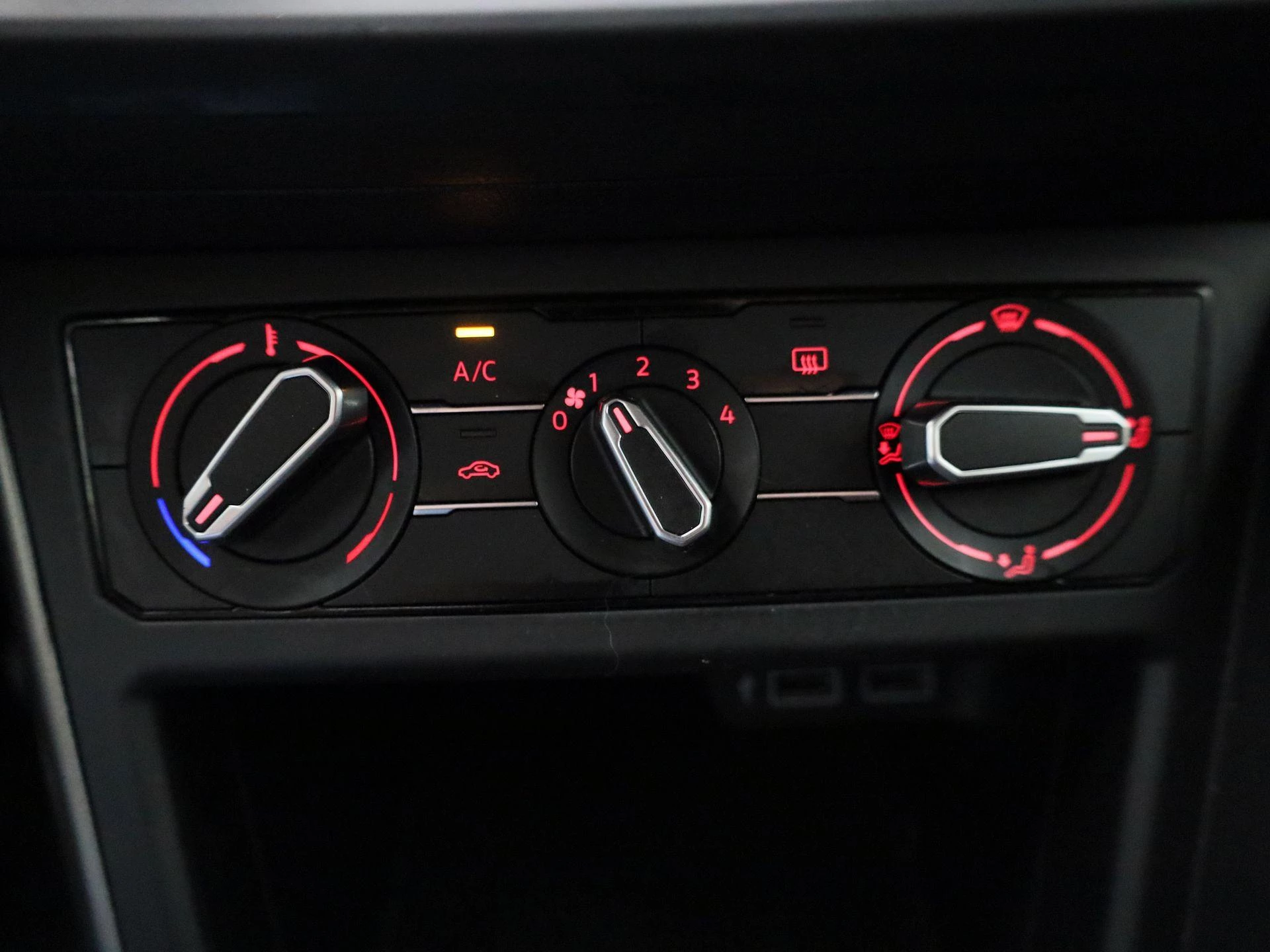 Volkswagen-Polo-image-18