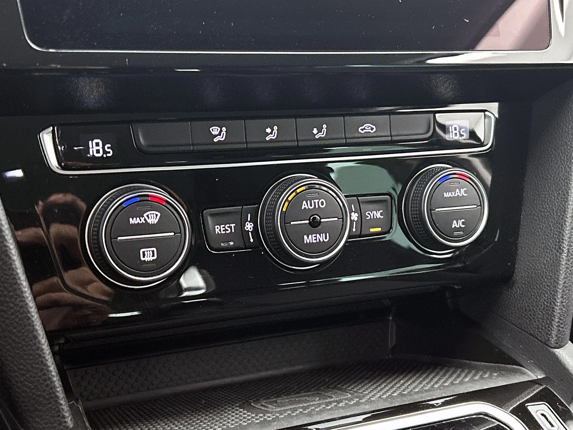 Volkswagen-Passat-image-16