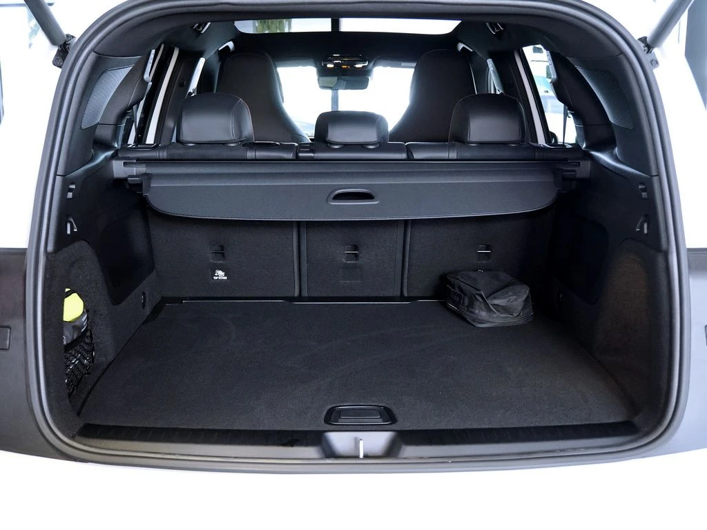 Mercedes-Benz-GLB 200-image-14