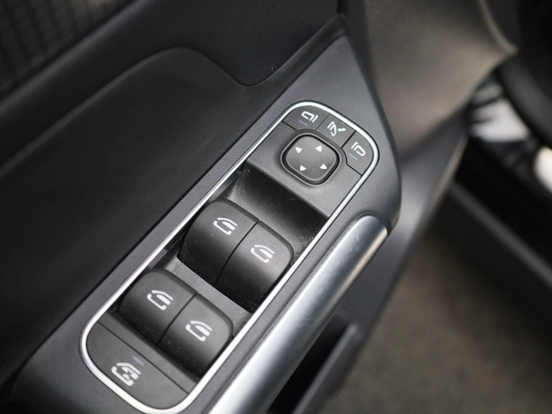 Mercedes-Benz-EQA-image-34