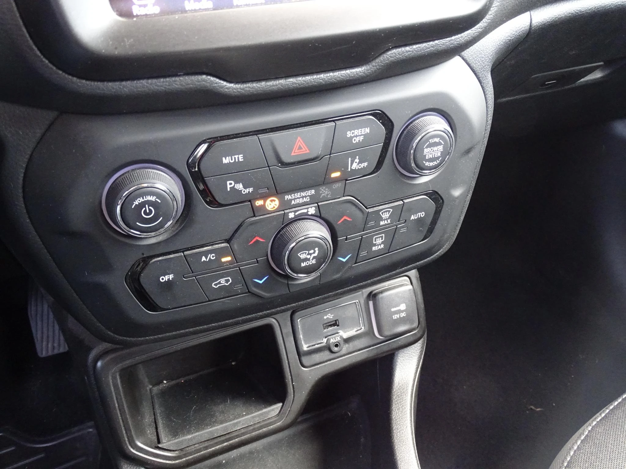 Jeep-Renegade-image-17