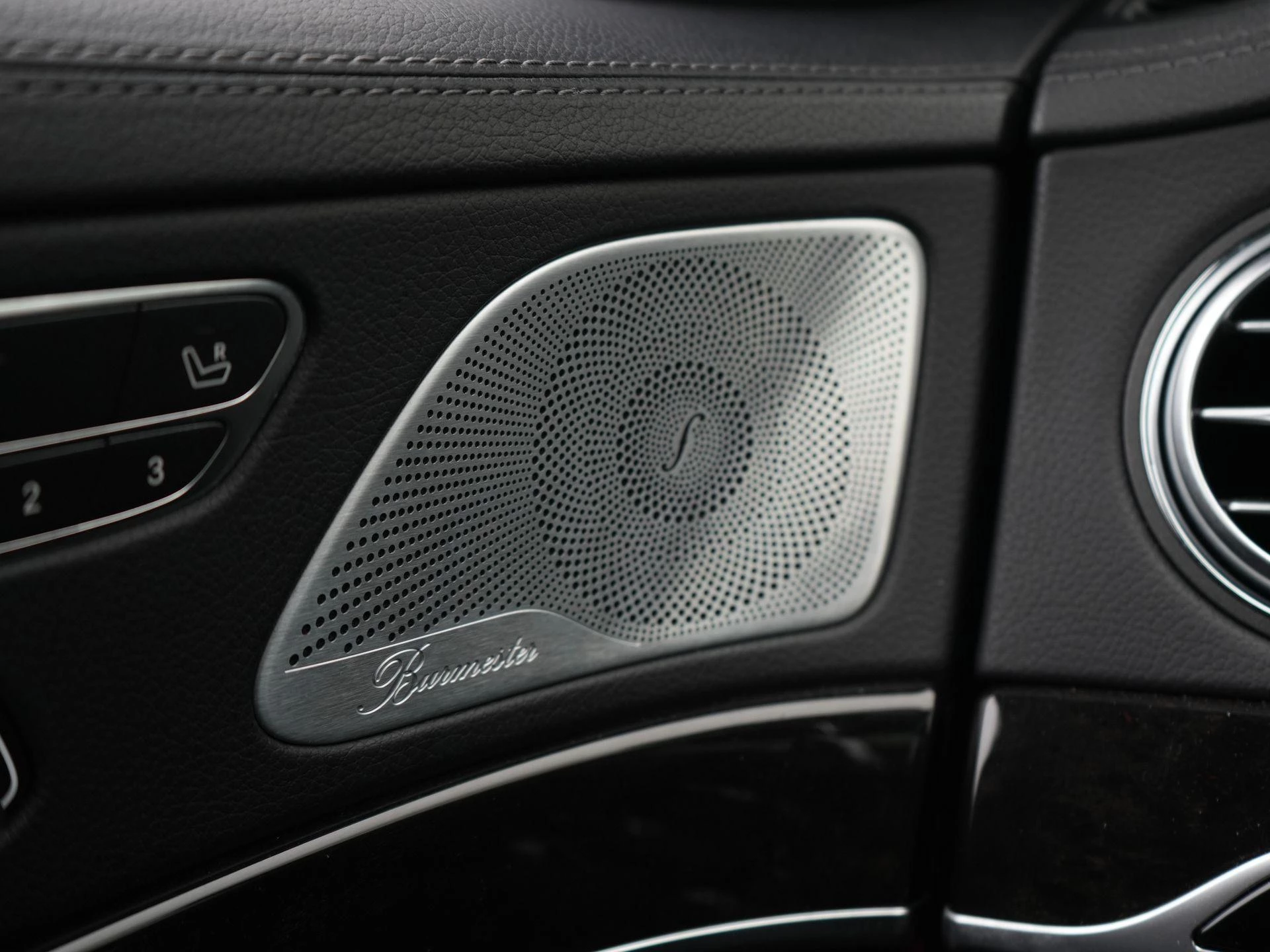 Mercedes-Benz-S-Klasse-image-24