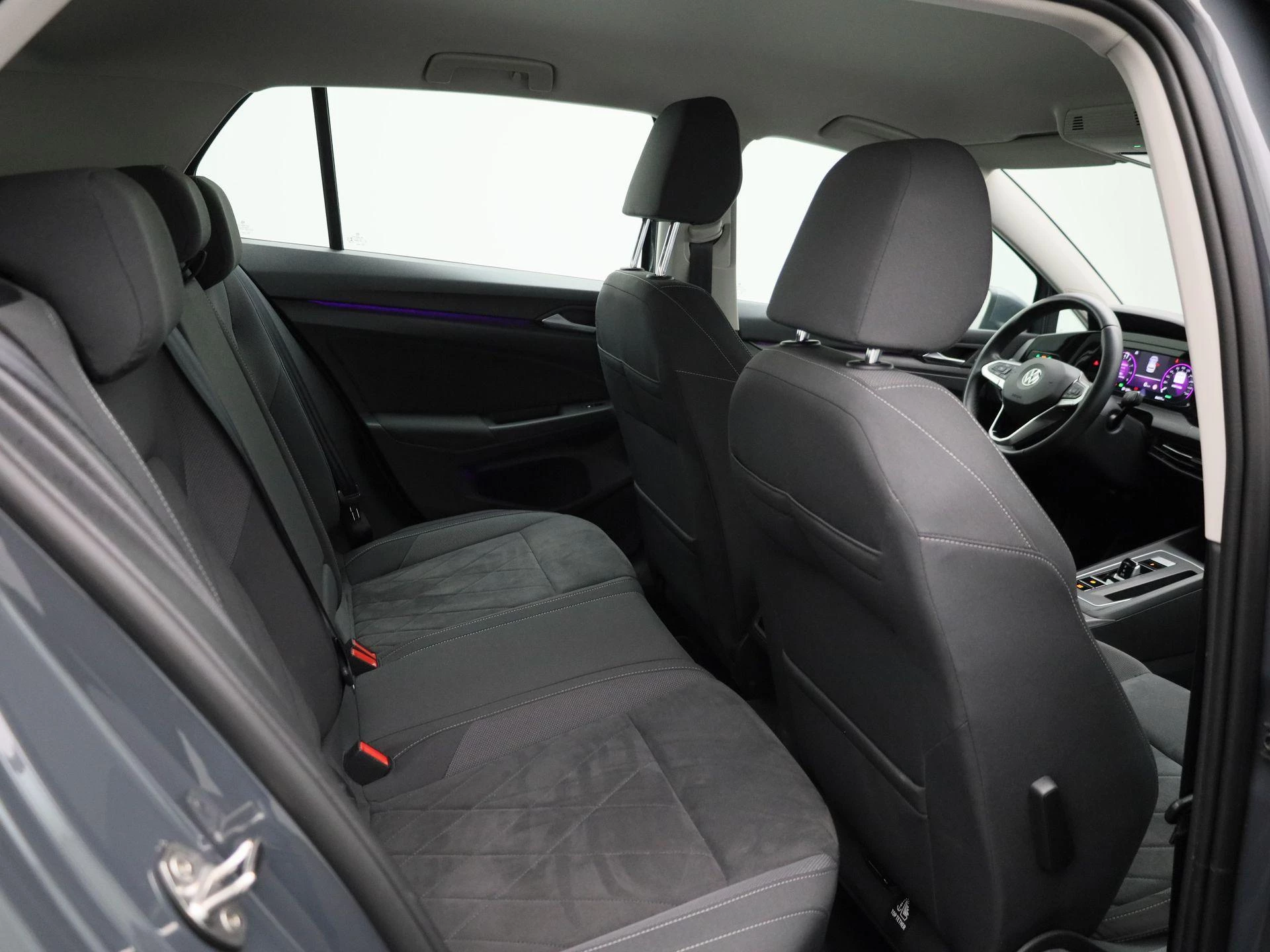 Volkswagen-Golf-image-37