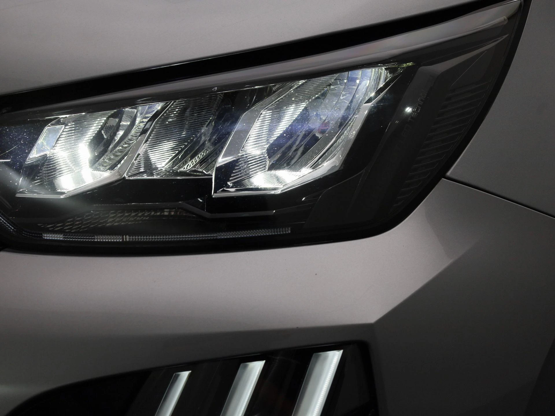 Peugeot-e-2008-image-15