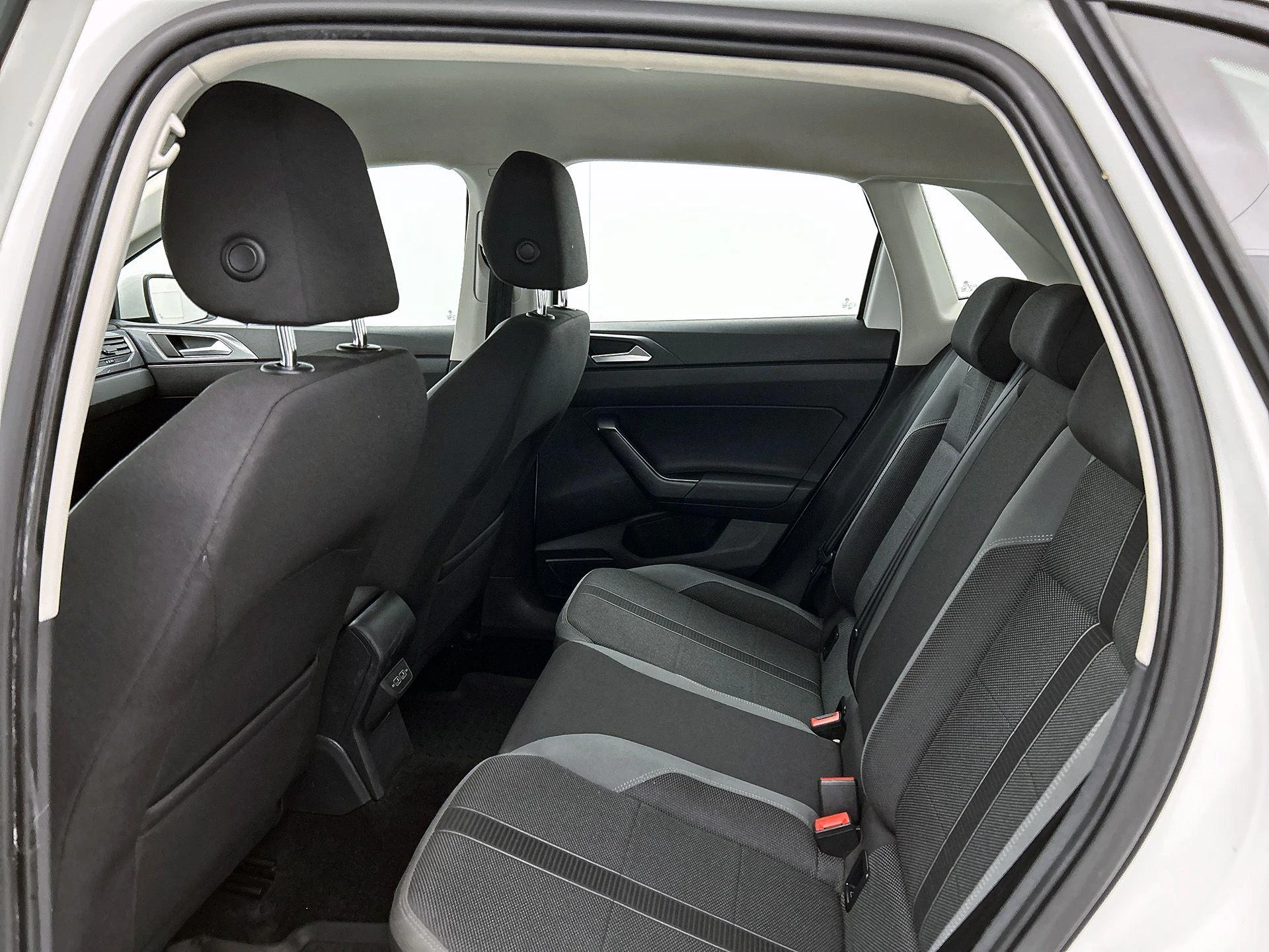 Volkswagen-Polo-image-25