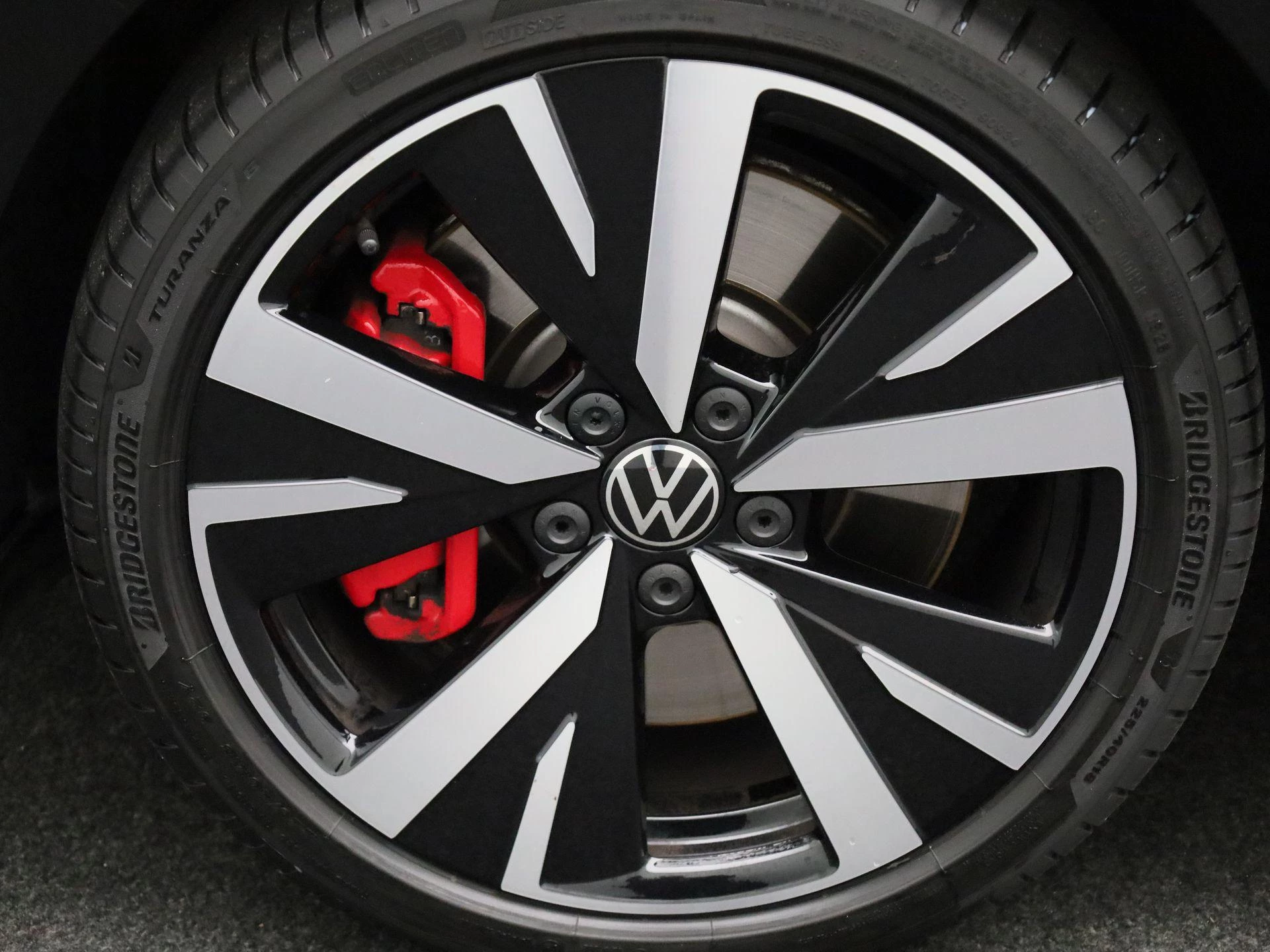 Volkswagen-Golf-image-12