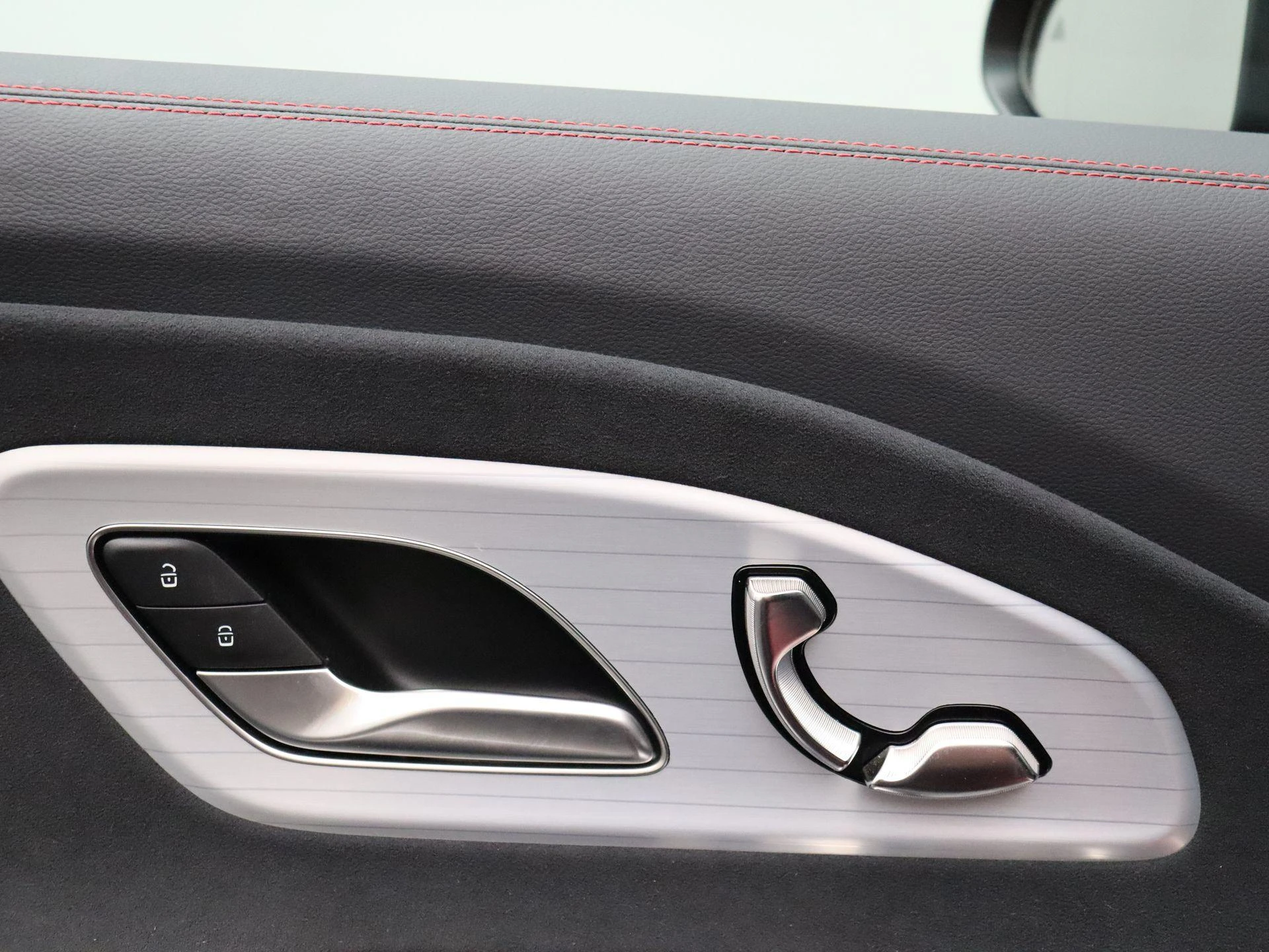 Mercedes-Benz-CLA-image-8