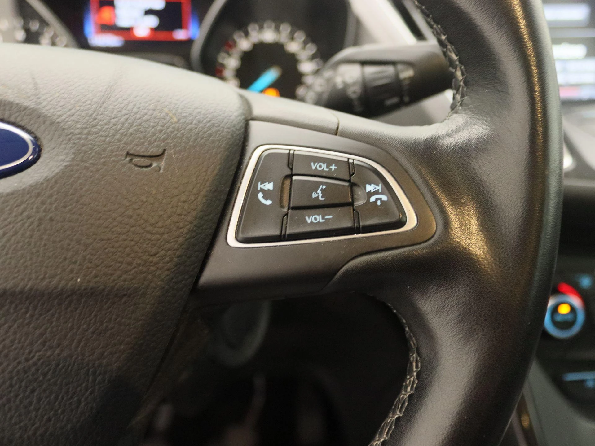 Ford-C-MAX-image-17