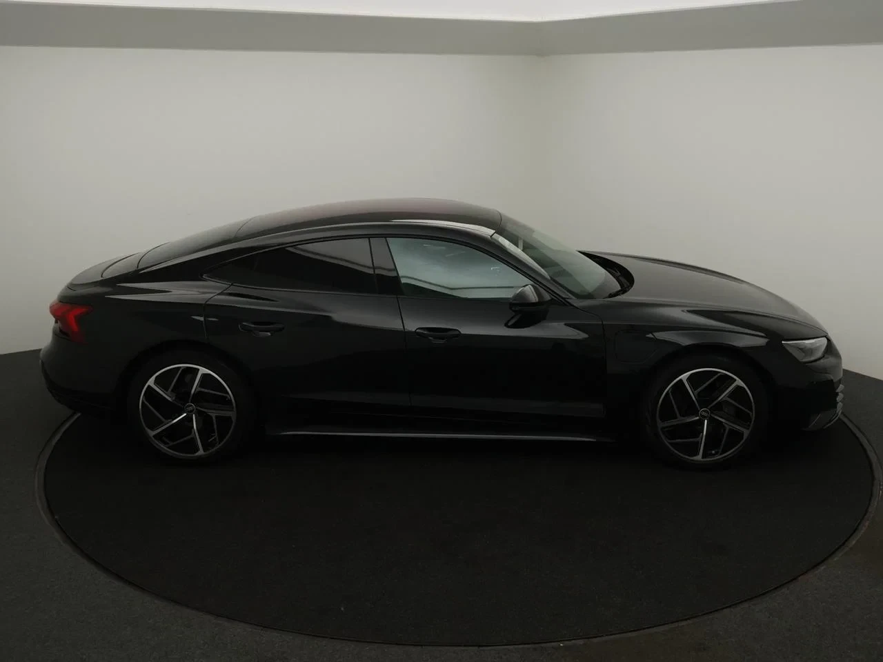 Audi-e-tron GT-image-14