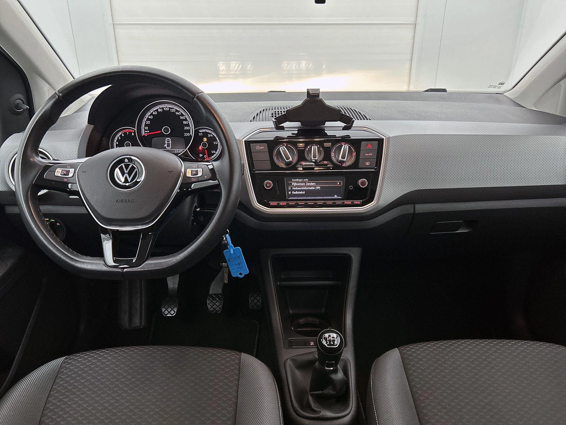 Volkswagen-up!-image-21