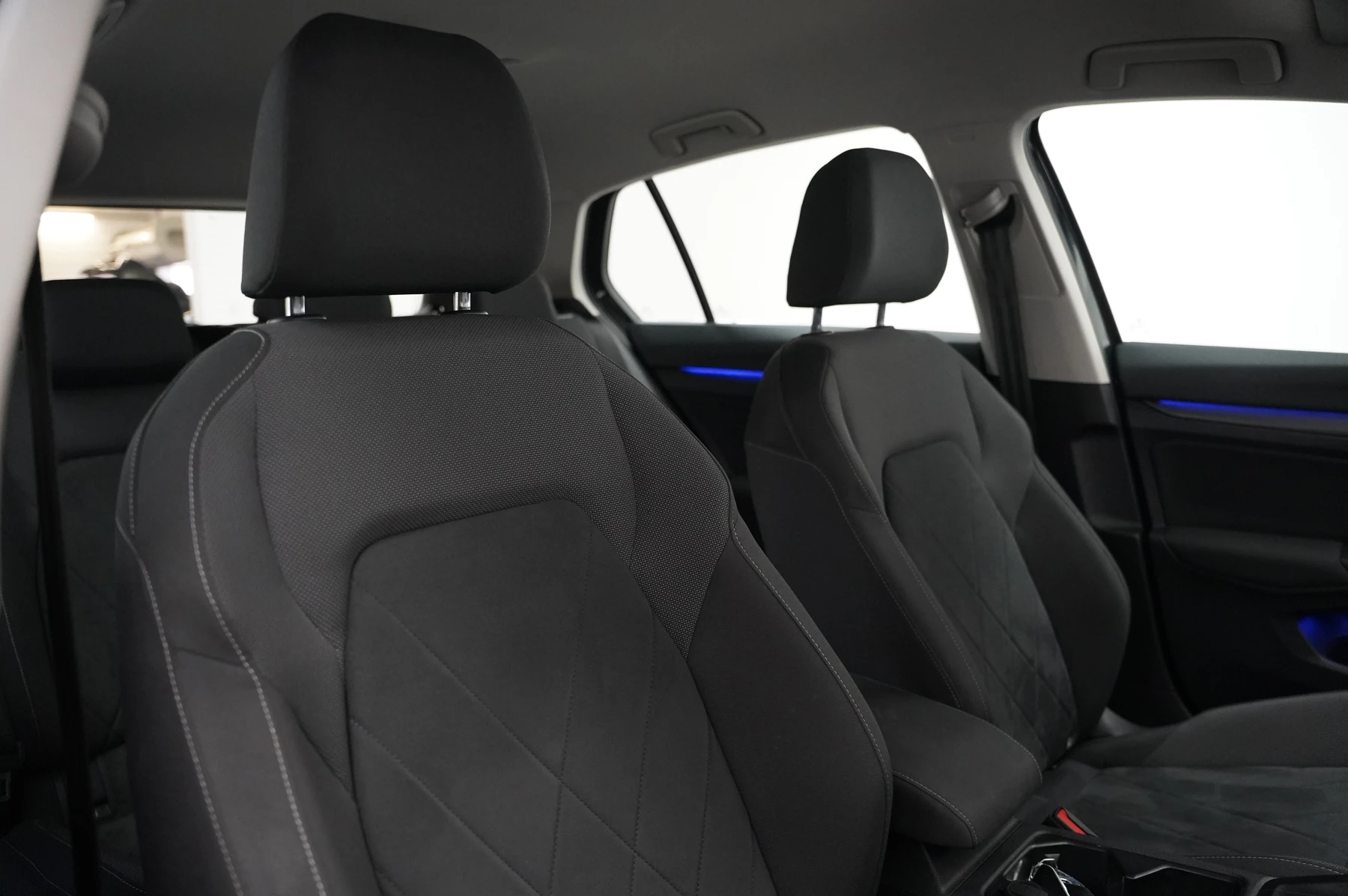 Volkswagen-Golf-image-8