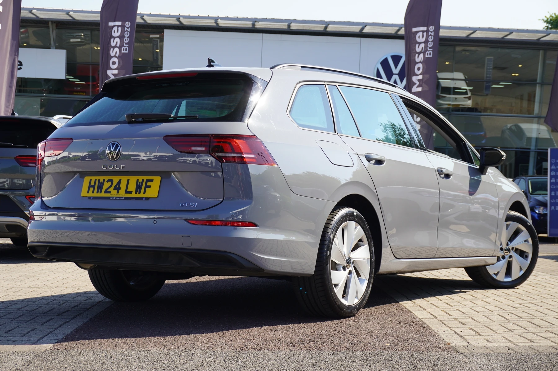 Volkswagen-Golf-image-17