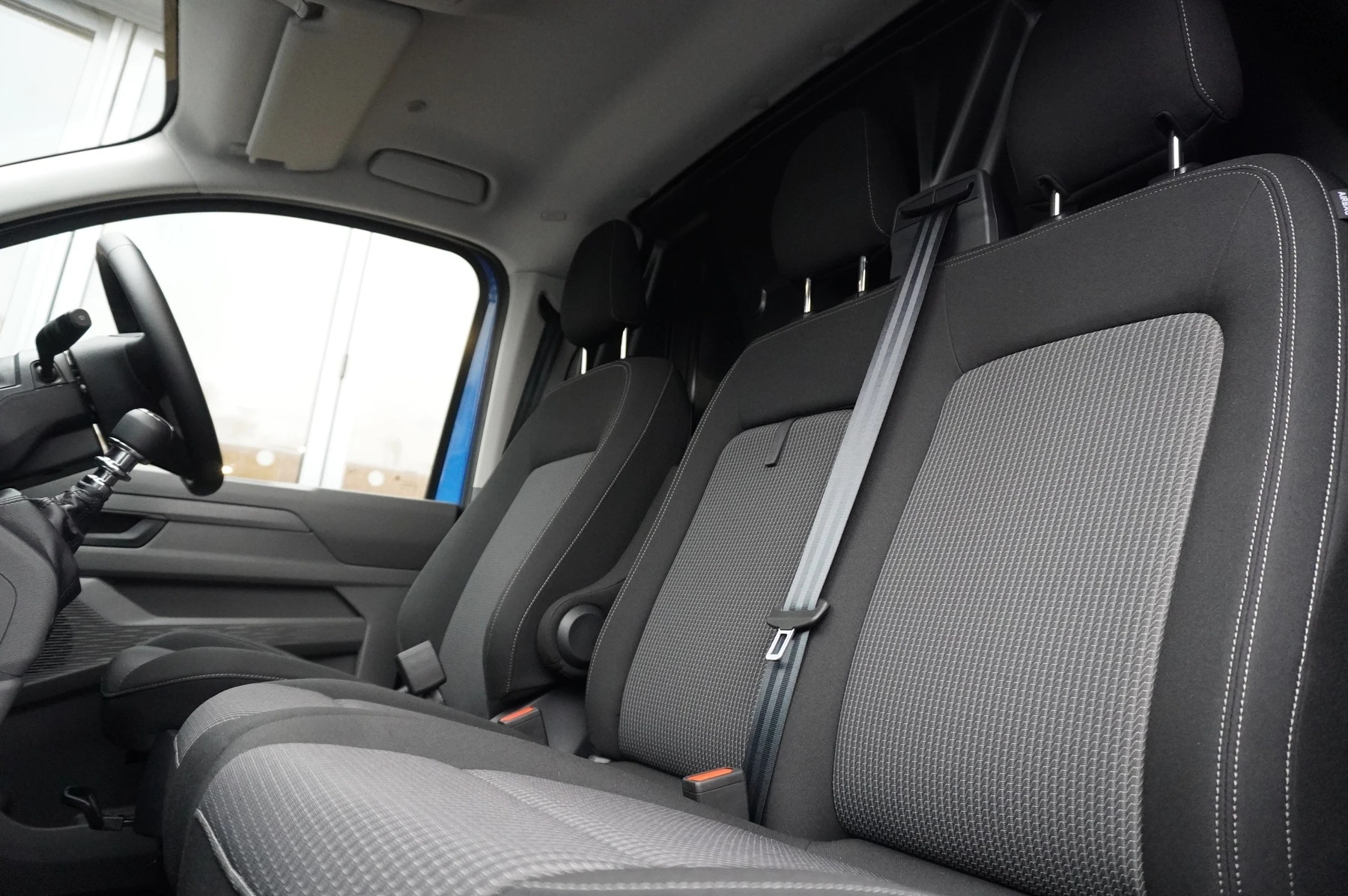 Volkswagen-Transporter-image-1