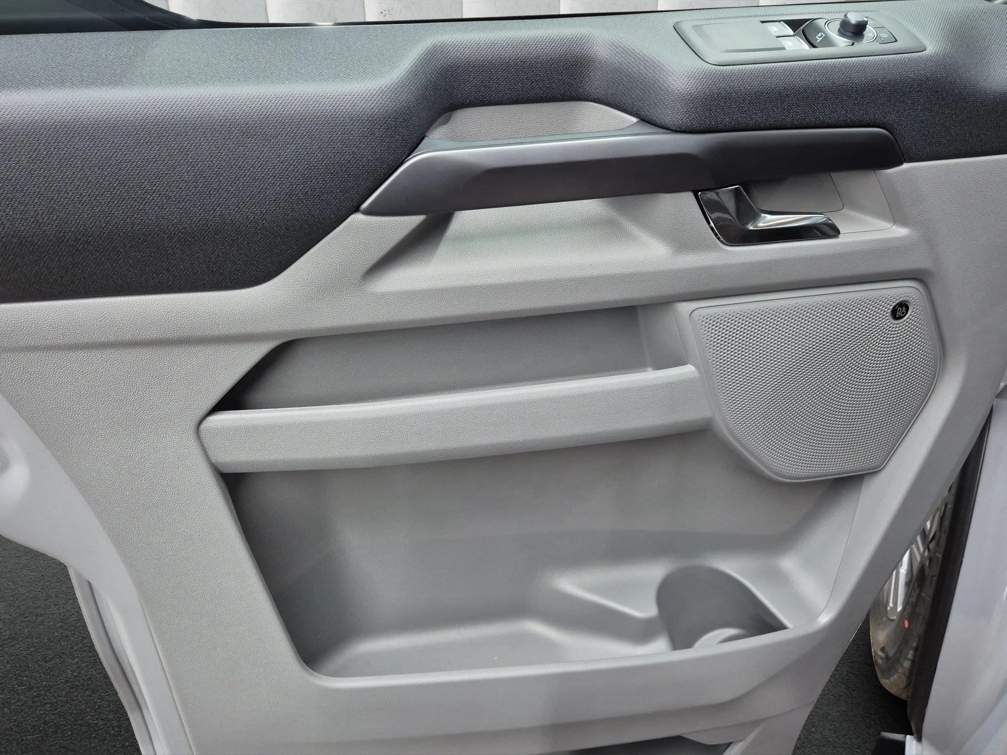 Ford Tourneo Custom Titanium 2.0 EcoBlue 125kW 320 L1 Auto FWD Van. 4-türig