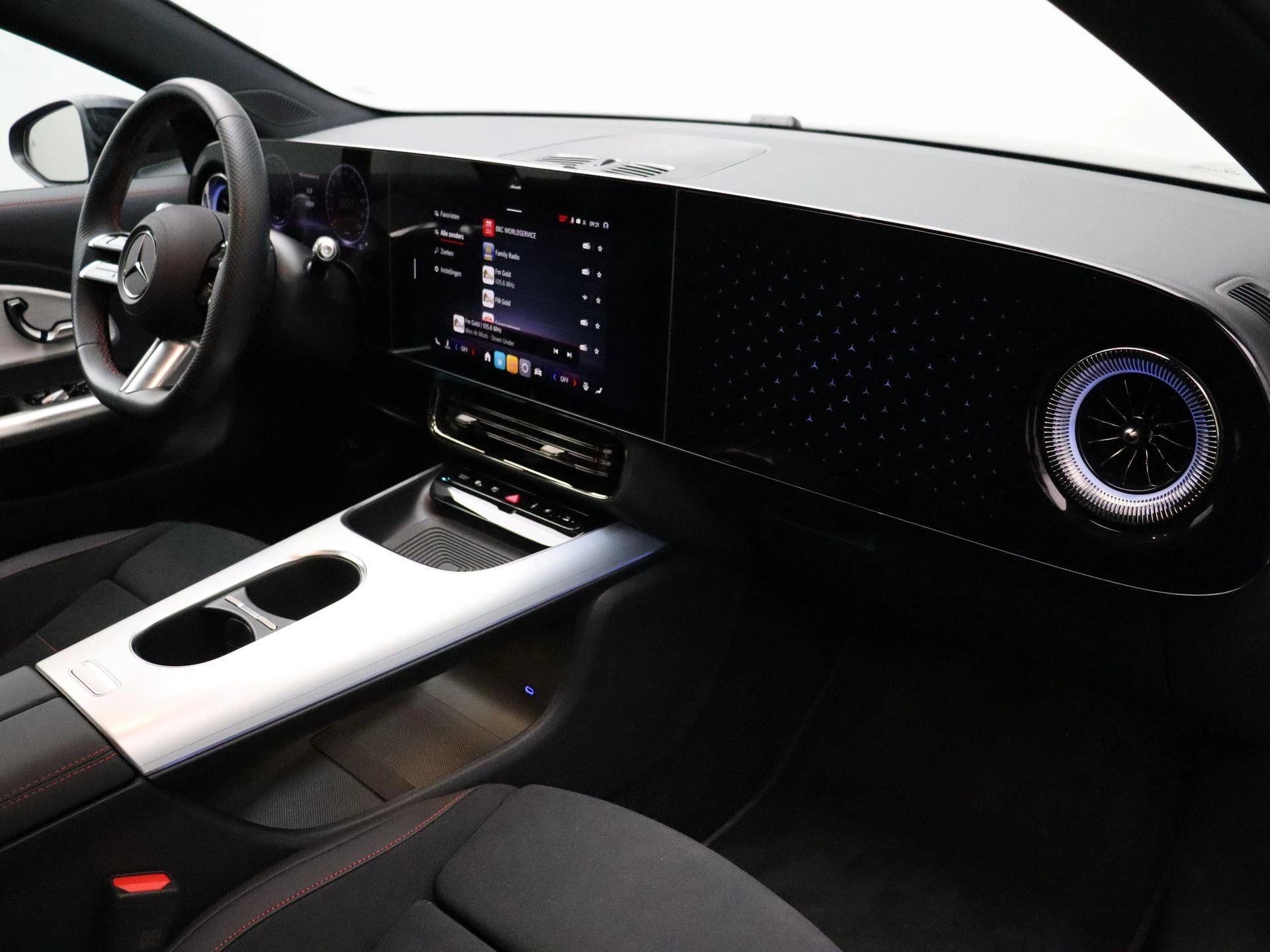 Mercedes-Benz-CLA-image-26