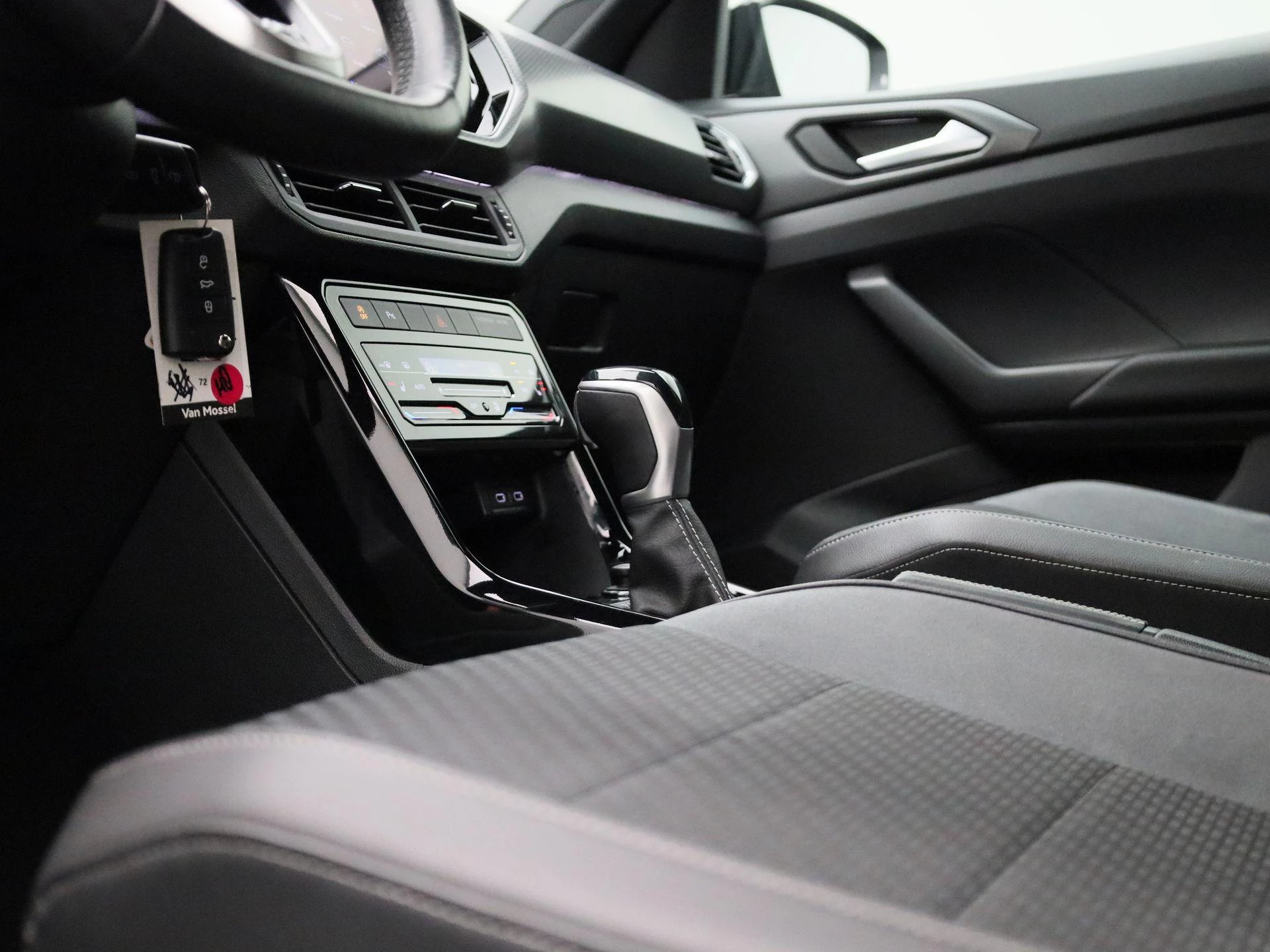 Volkswagen-T-Cross-image-29