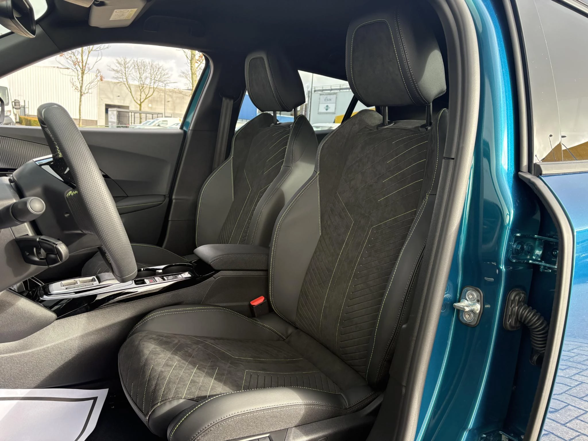 Peugeot-e-2008-image-19