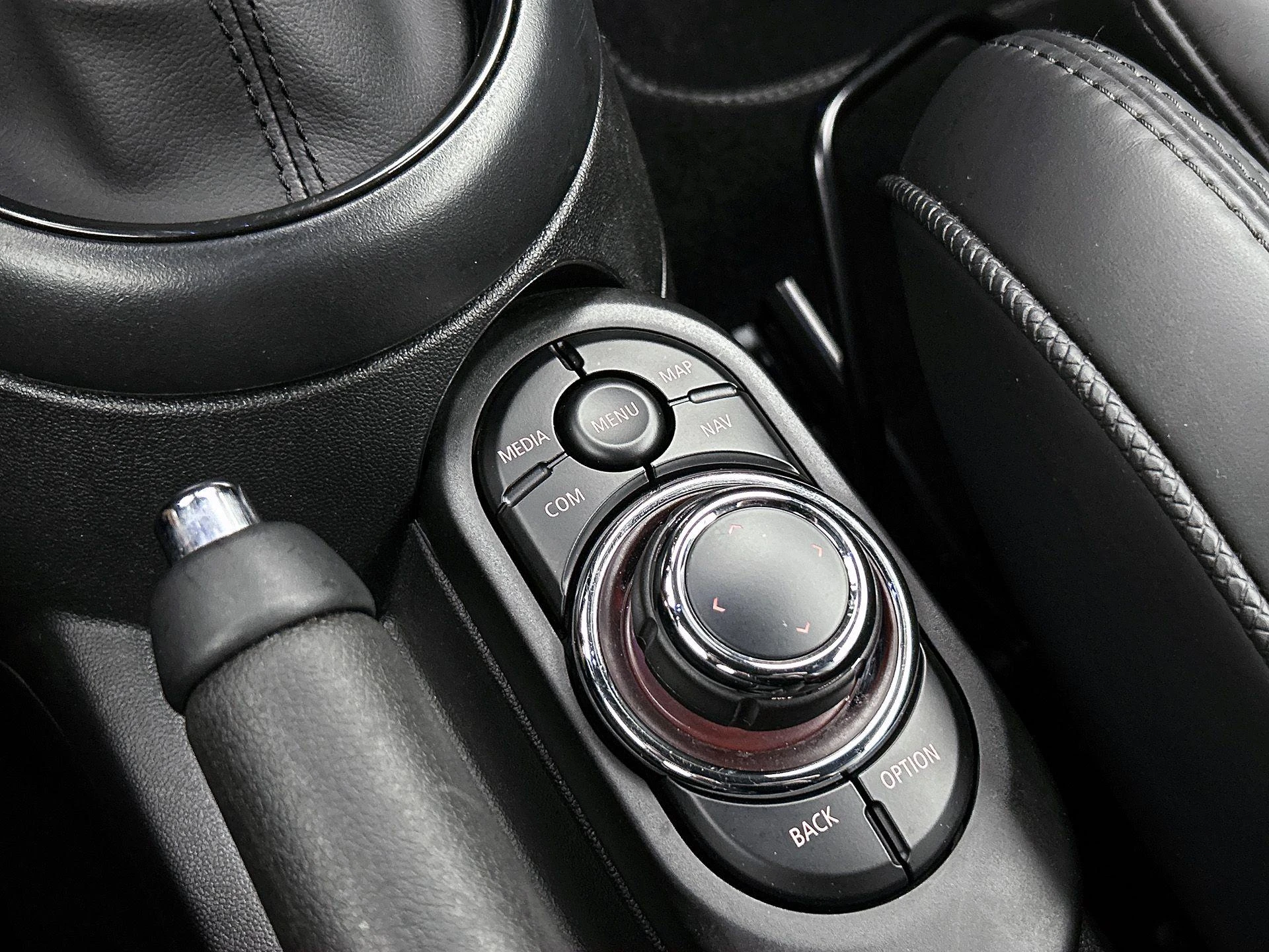 MINI-Cooper Cabrio-image-9