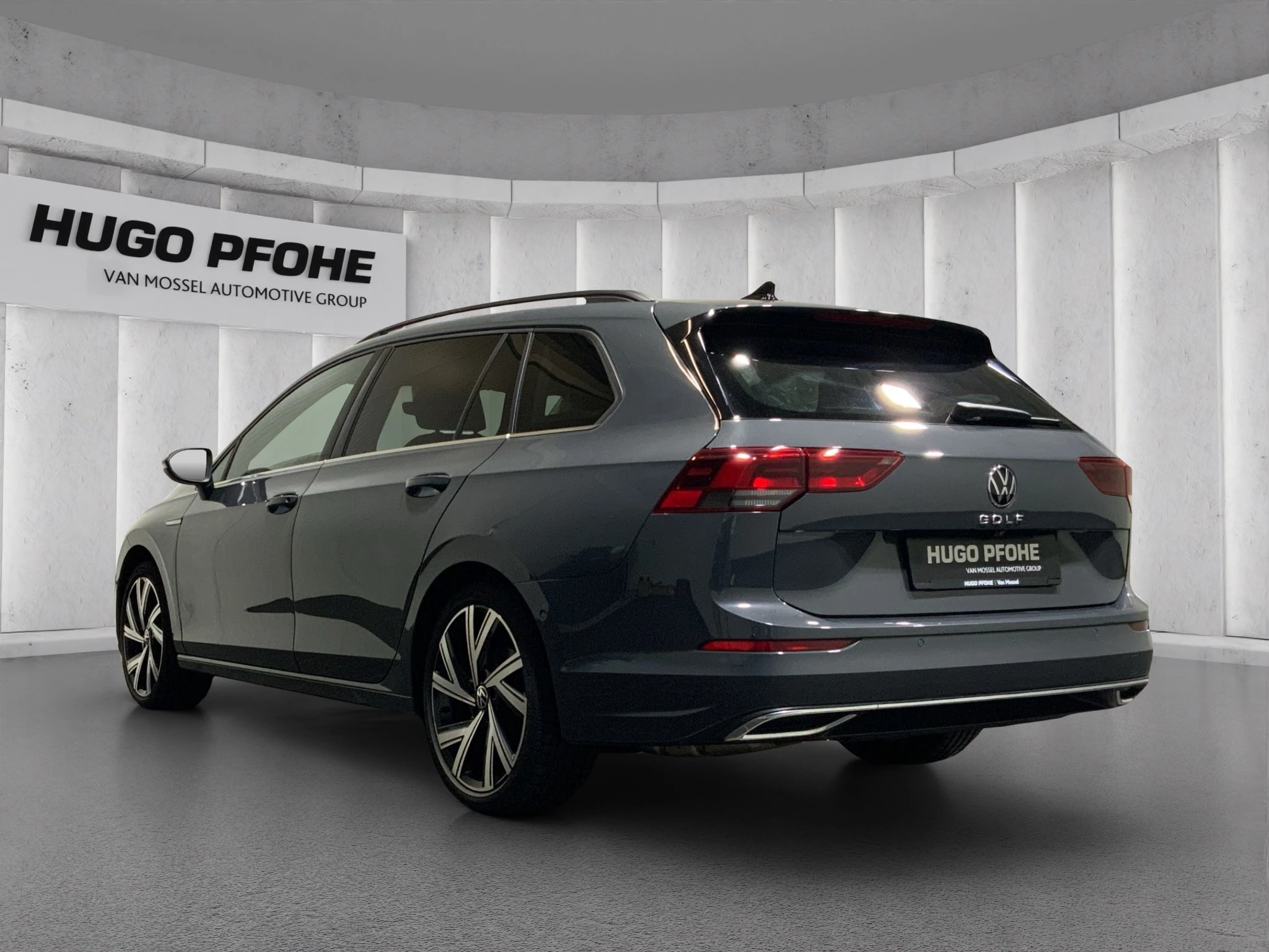 Volkswagen-Golf-image-2