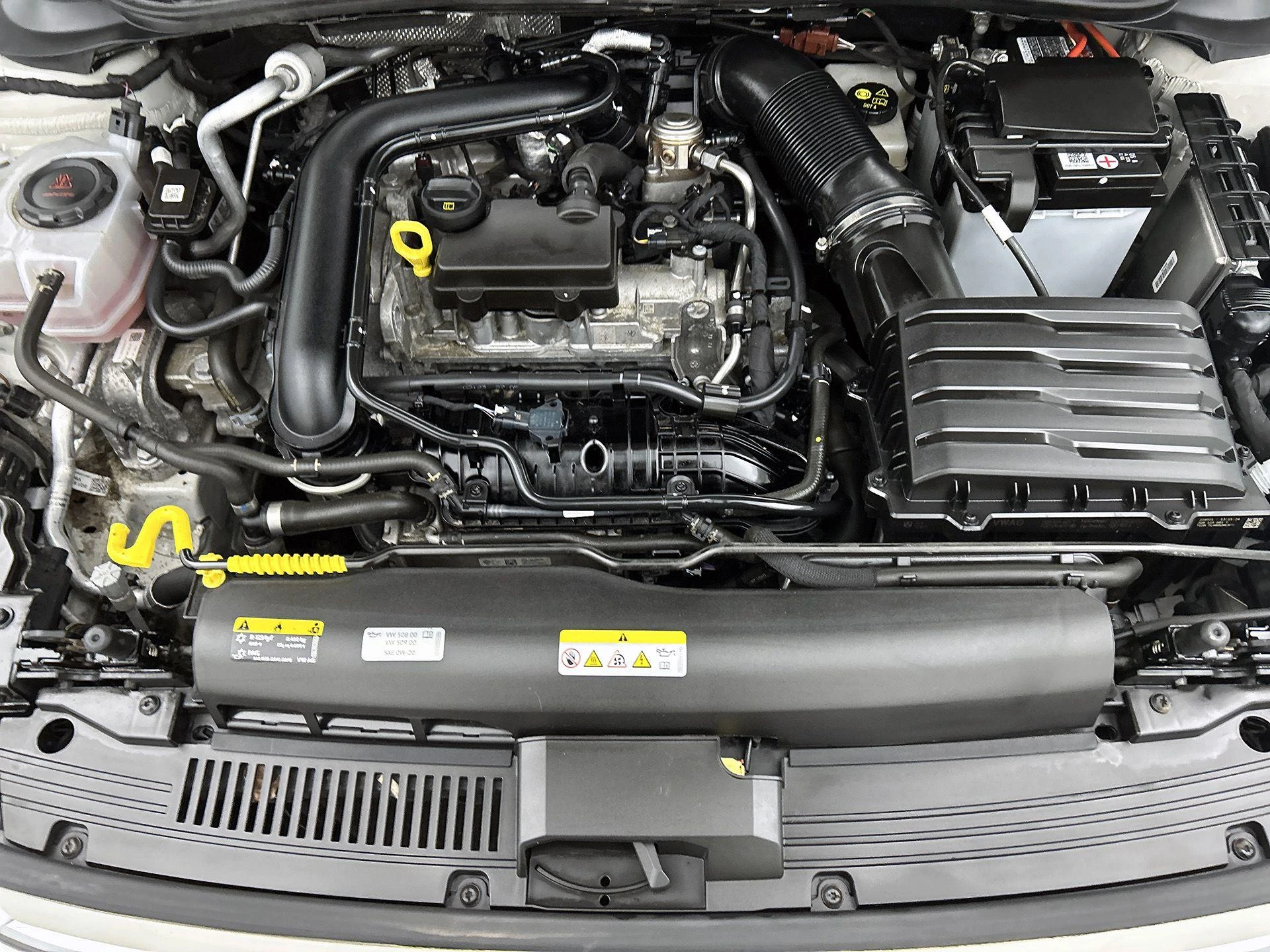 Volkswagen-Polo-image-12