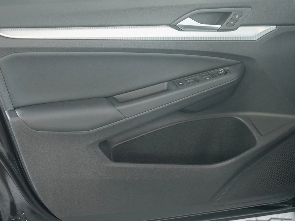 Volkswagen-Golf-image-17