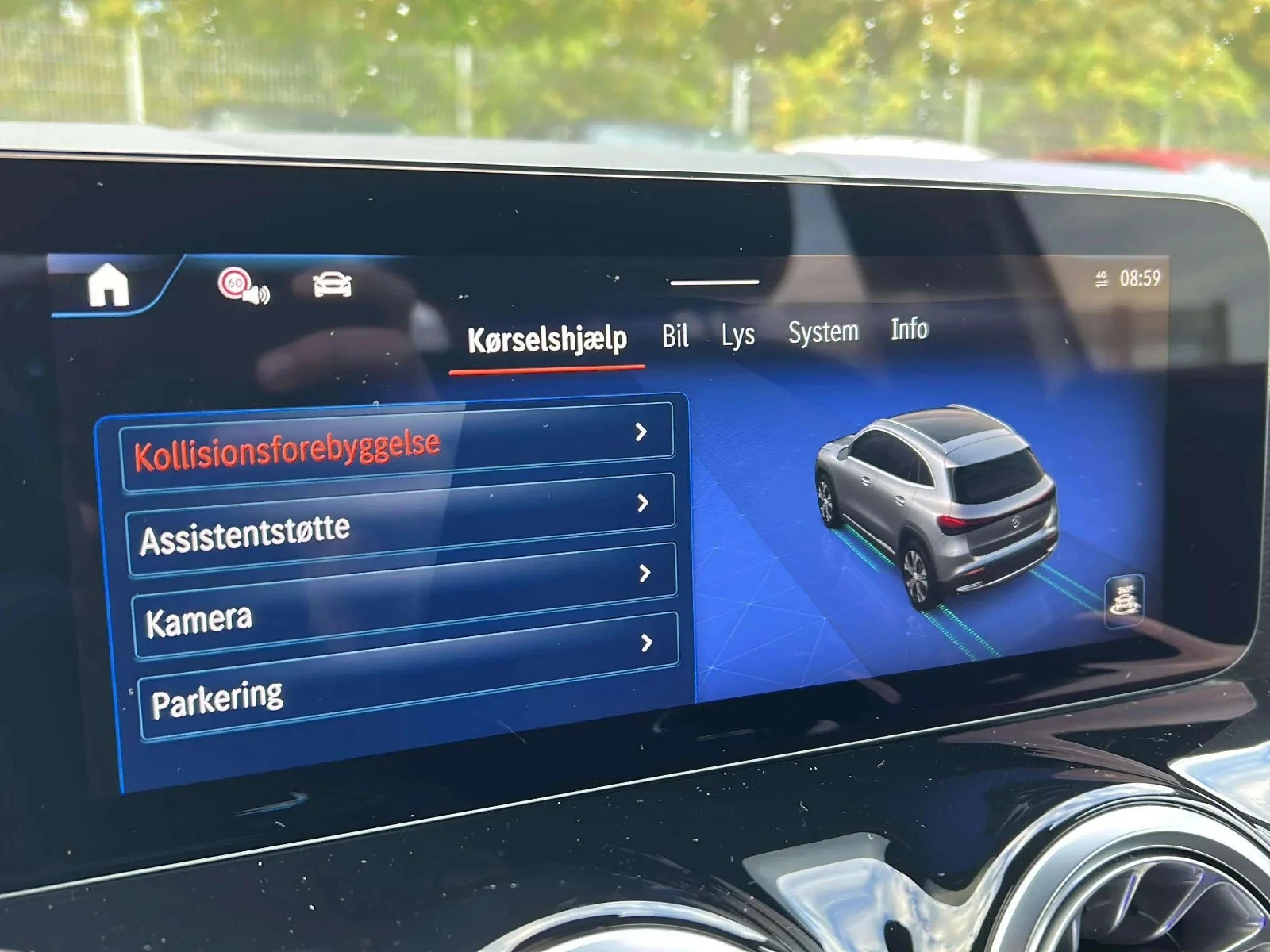 Mercedes-Benz-EQA-image-15