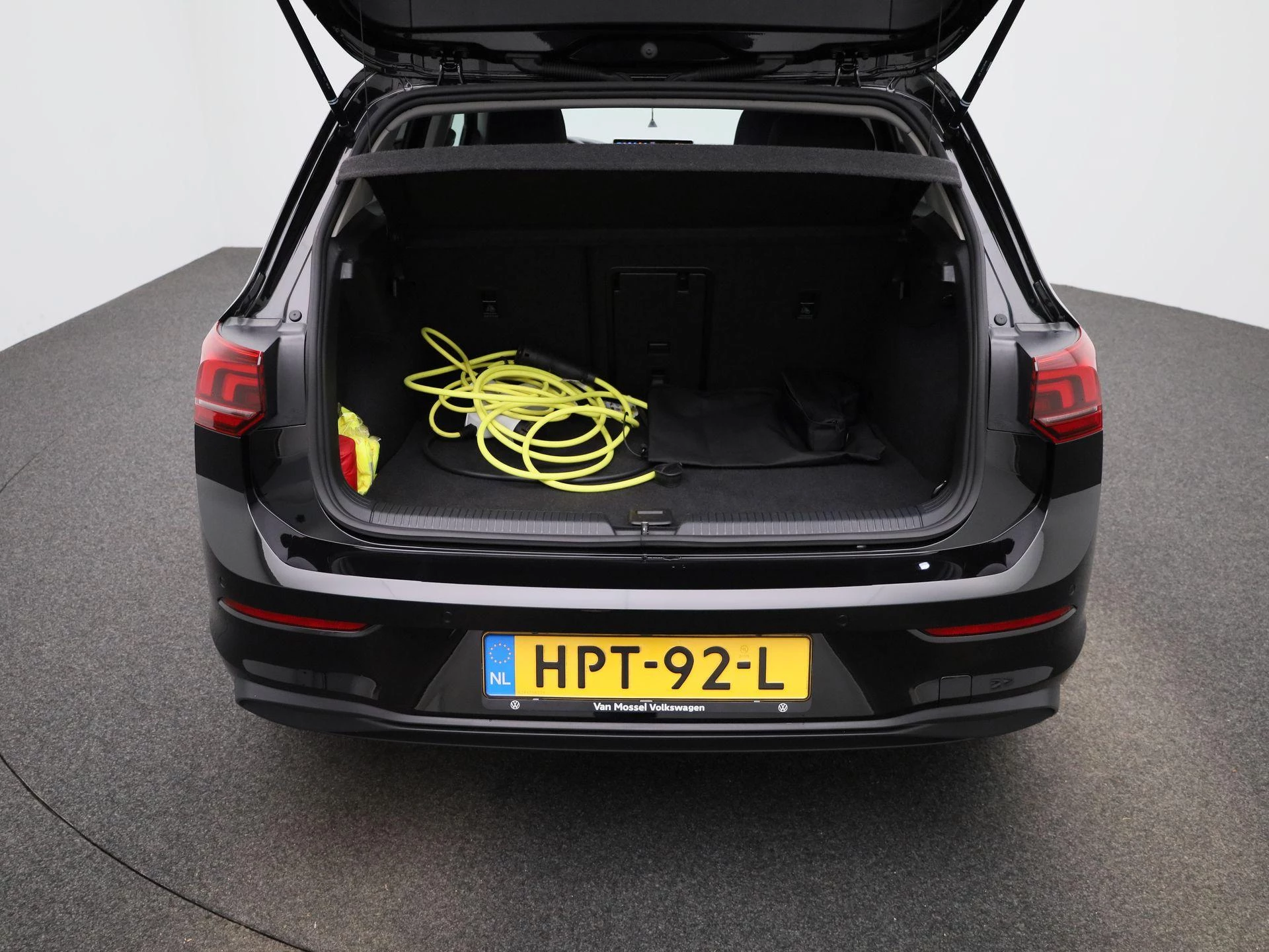 Volkswagen-Golf-image-10
