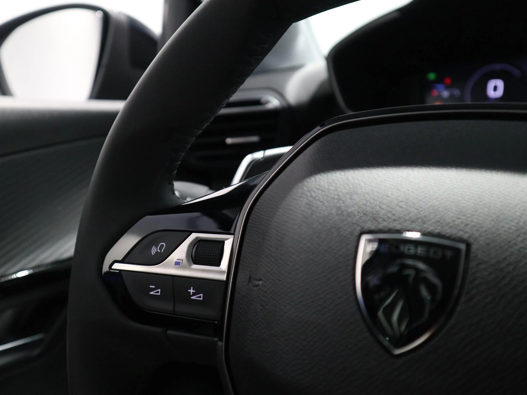 Peugeot-e-208-image-20