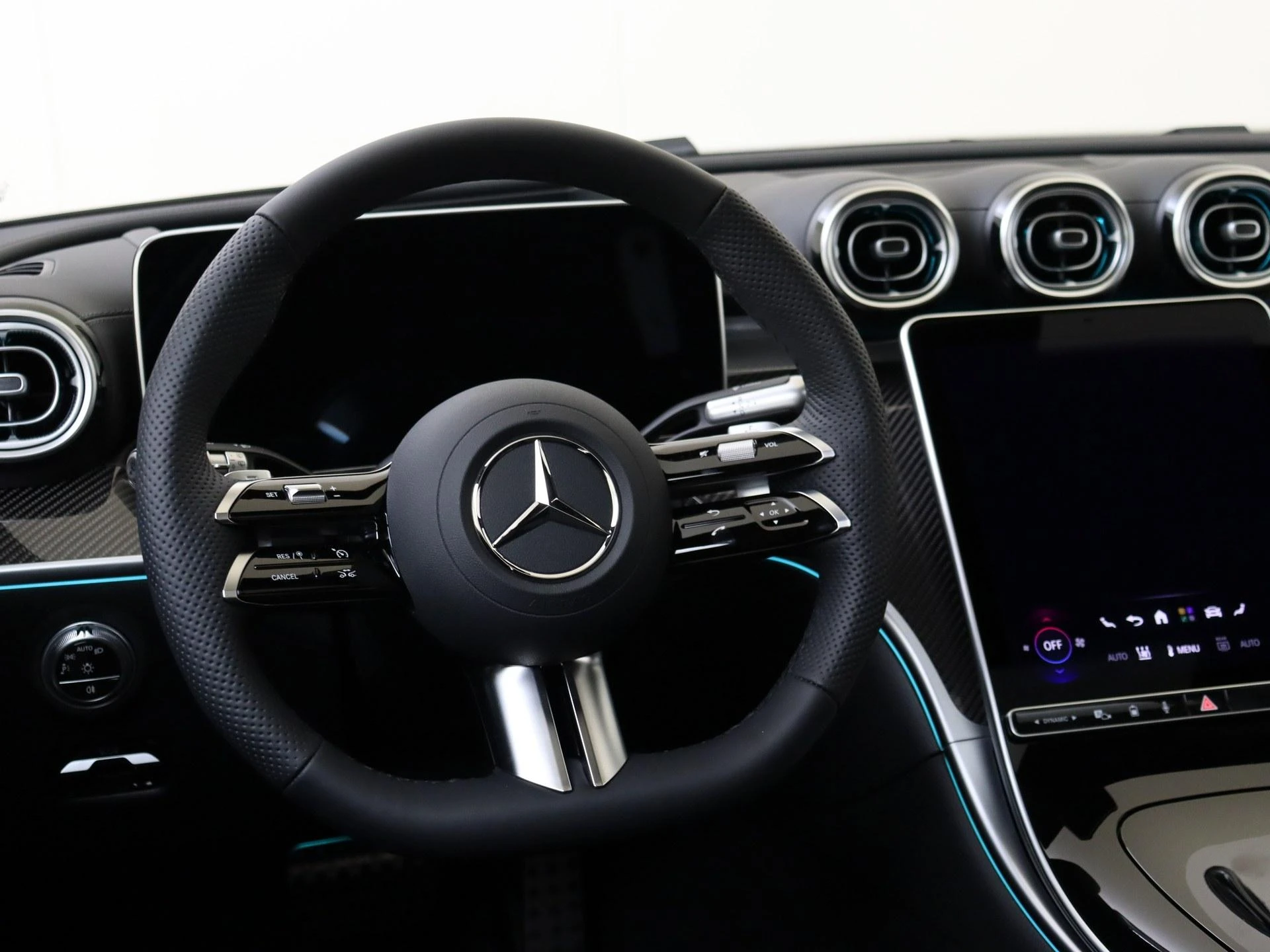 Mercedes-Benz-C-Klasse-image-10