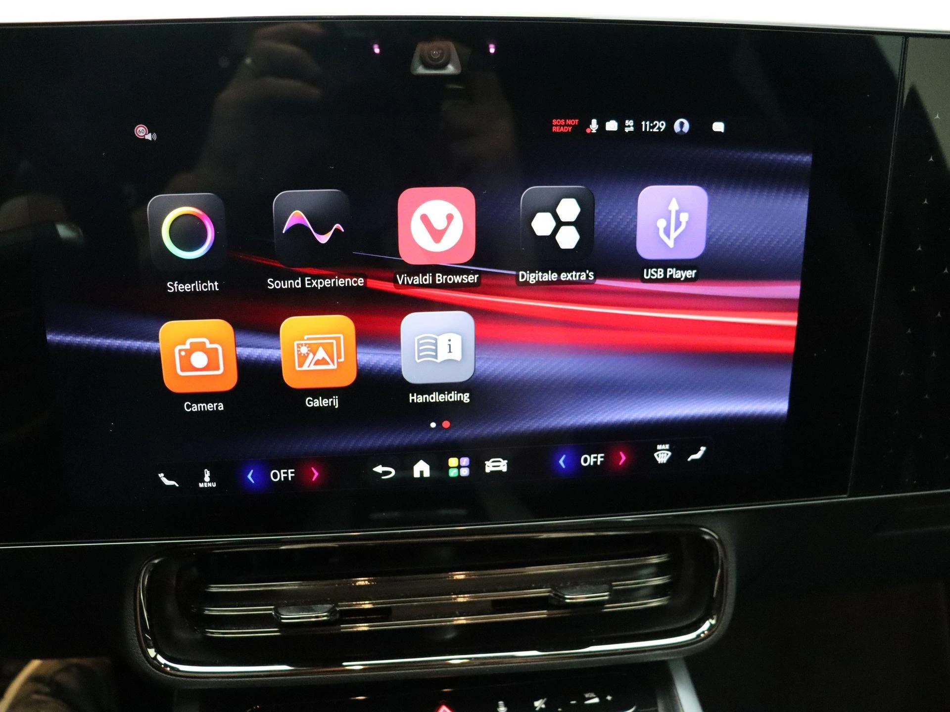Mercedes-Benz-CLA-image-18
