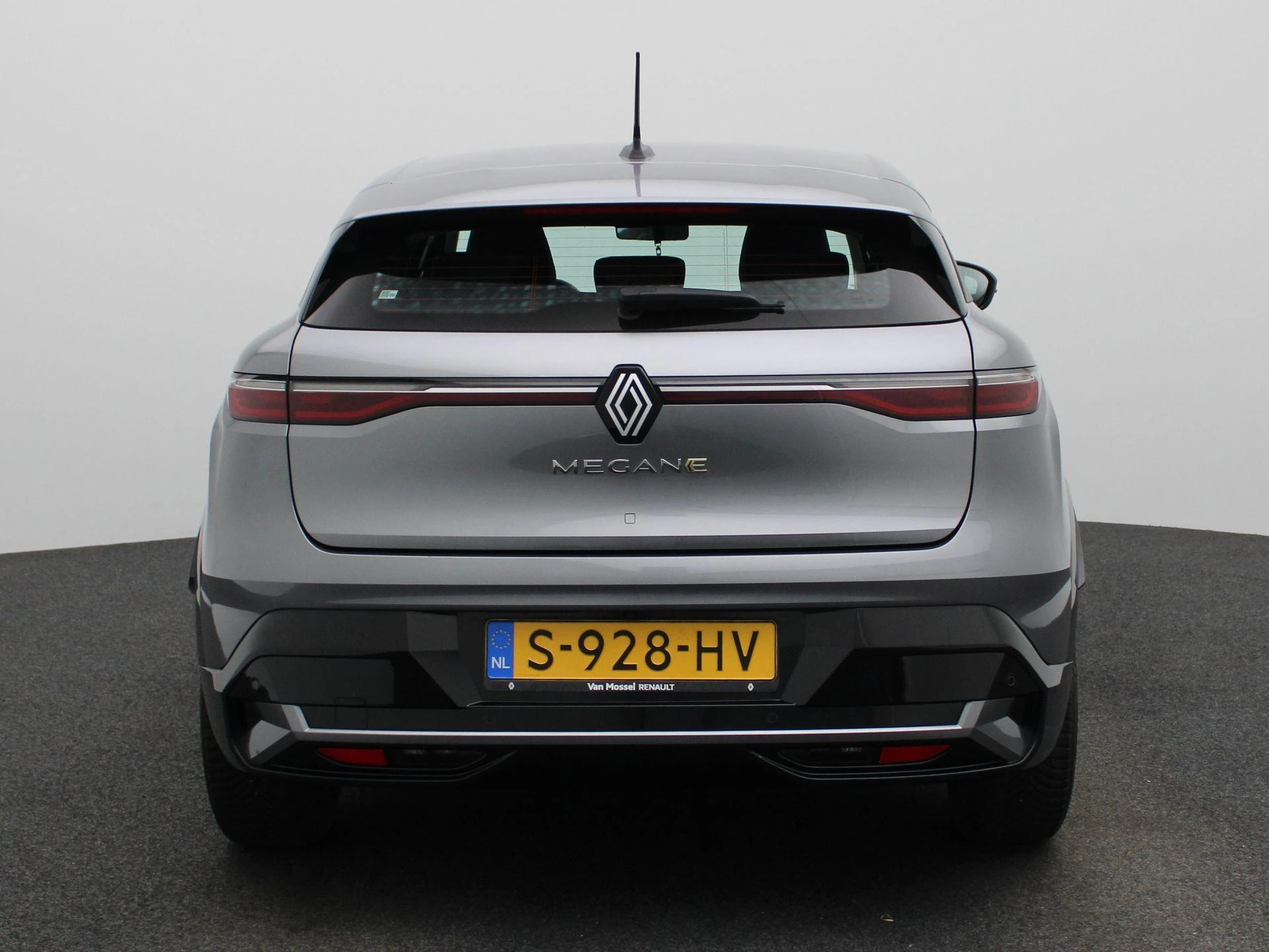 Renault-Megane E-Tech-image-4