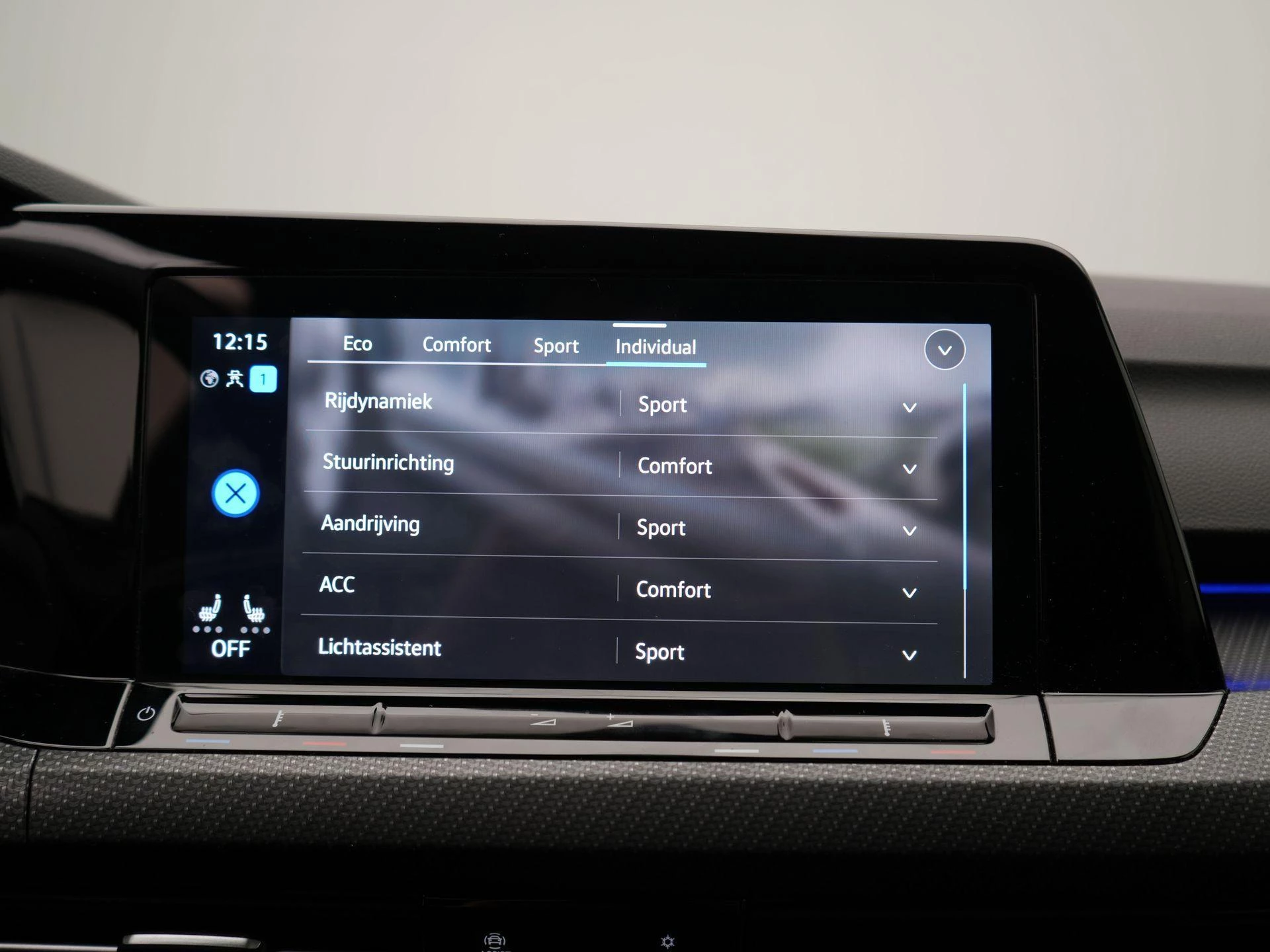 Volkswagen-Golf-image-23