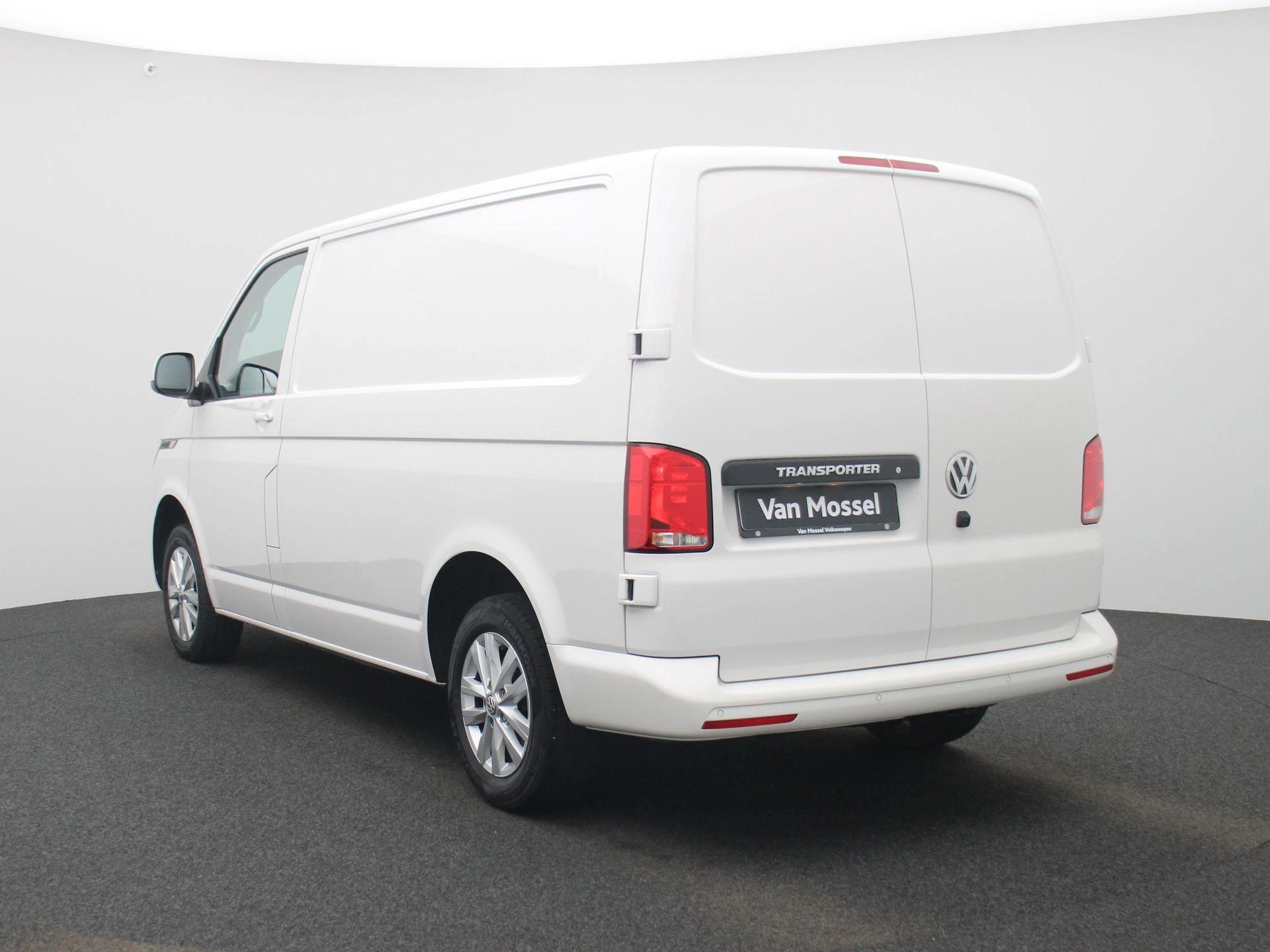 Volkswagen-Transporter-image-1